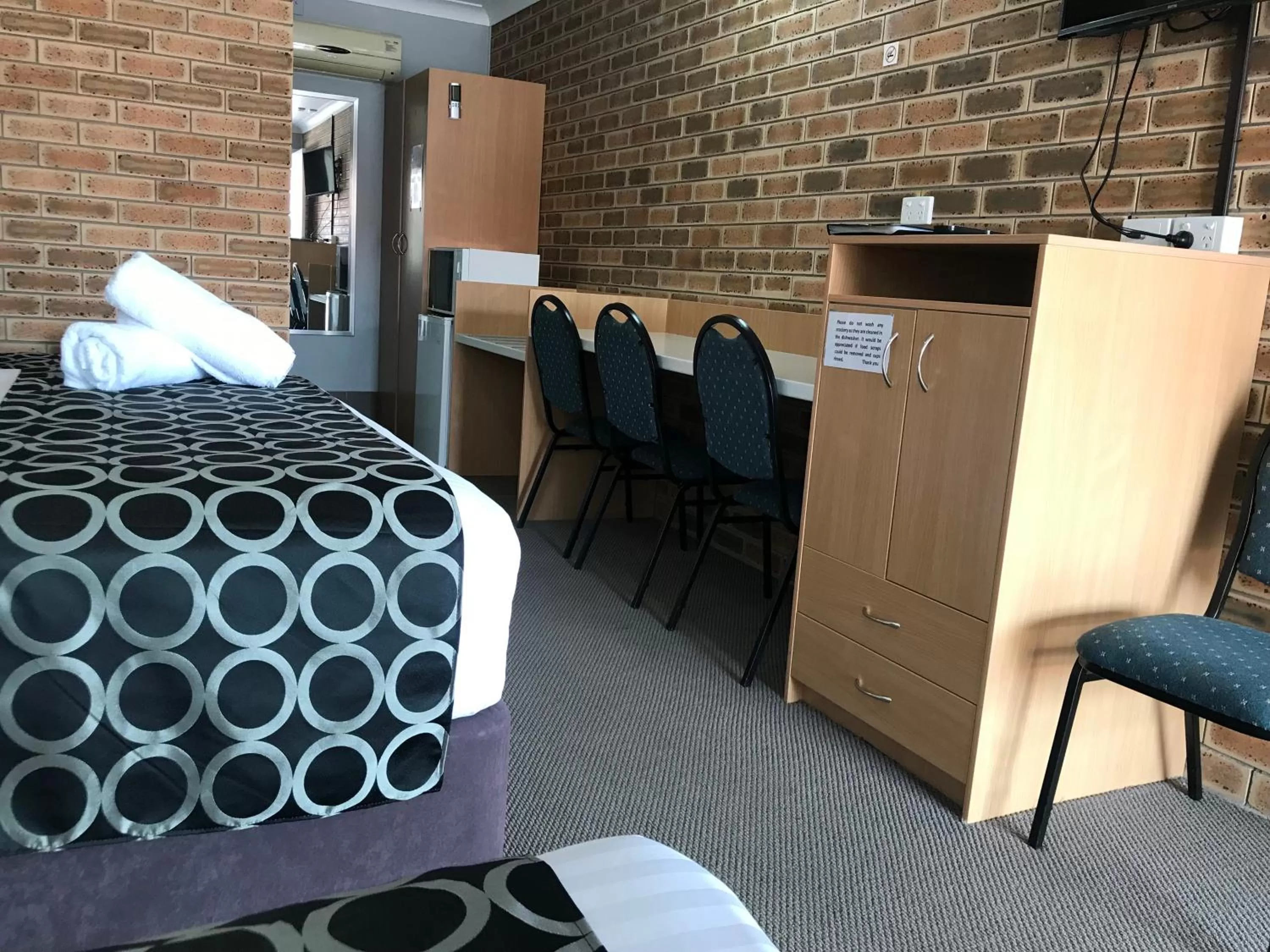 Bed in Jumbuck Motor Inn