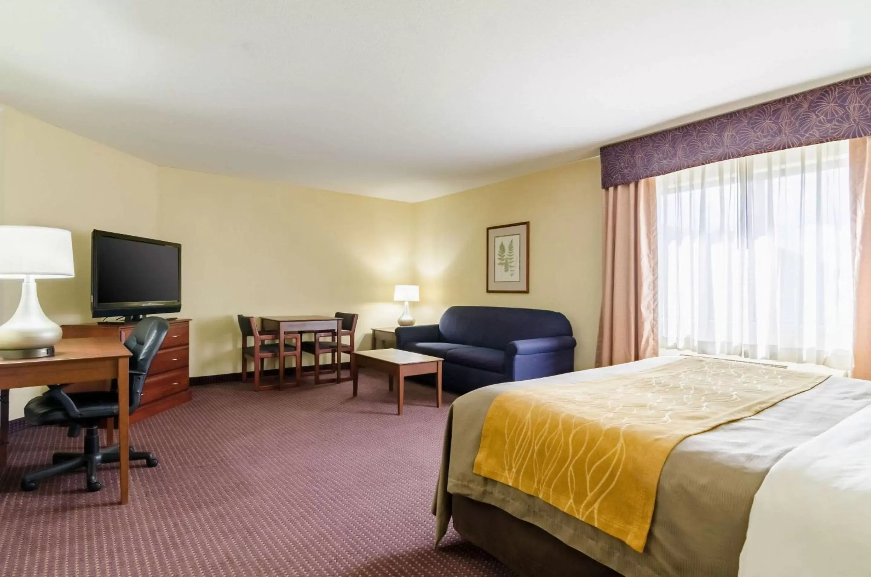 Photo of the whole room, TV/Entertainment Center in Comfort Inn Colby