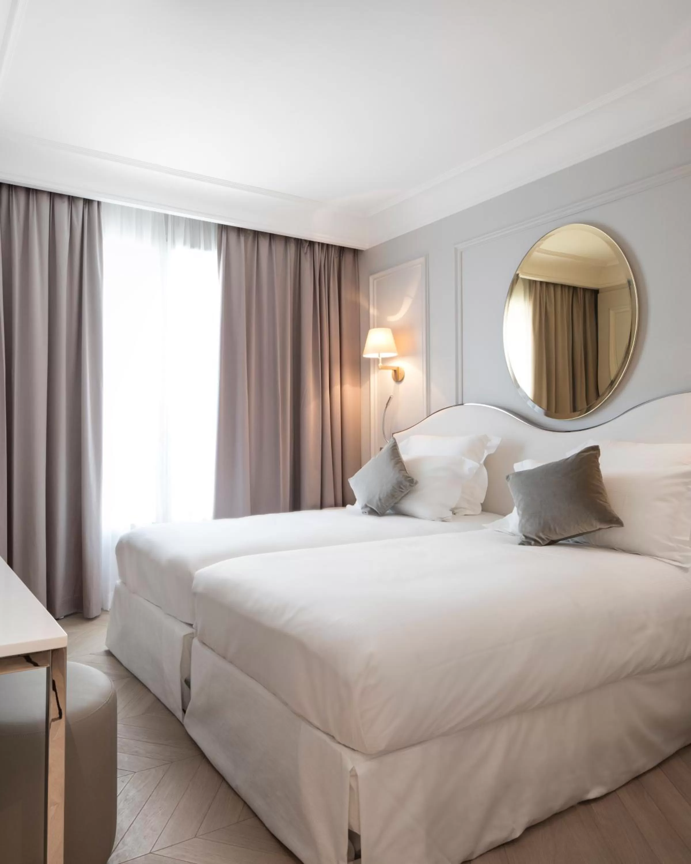 Bed in Hotel Trinité Haussmann