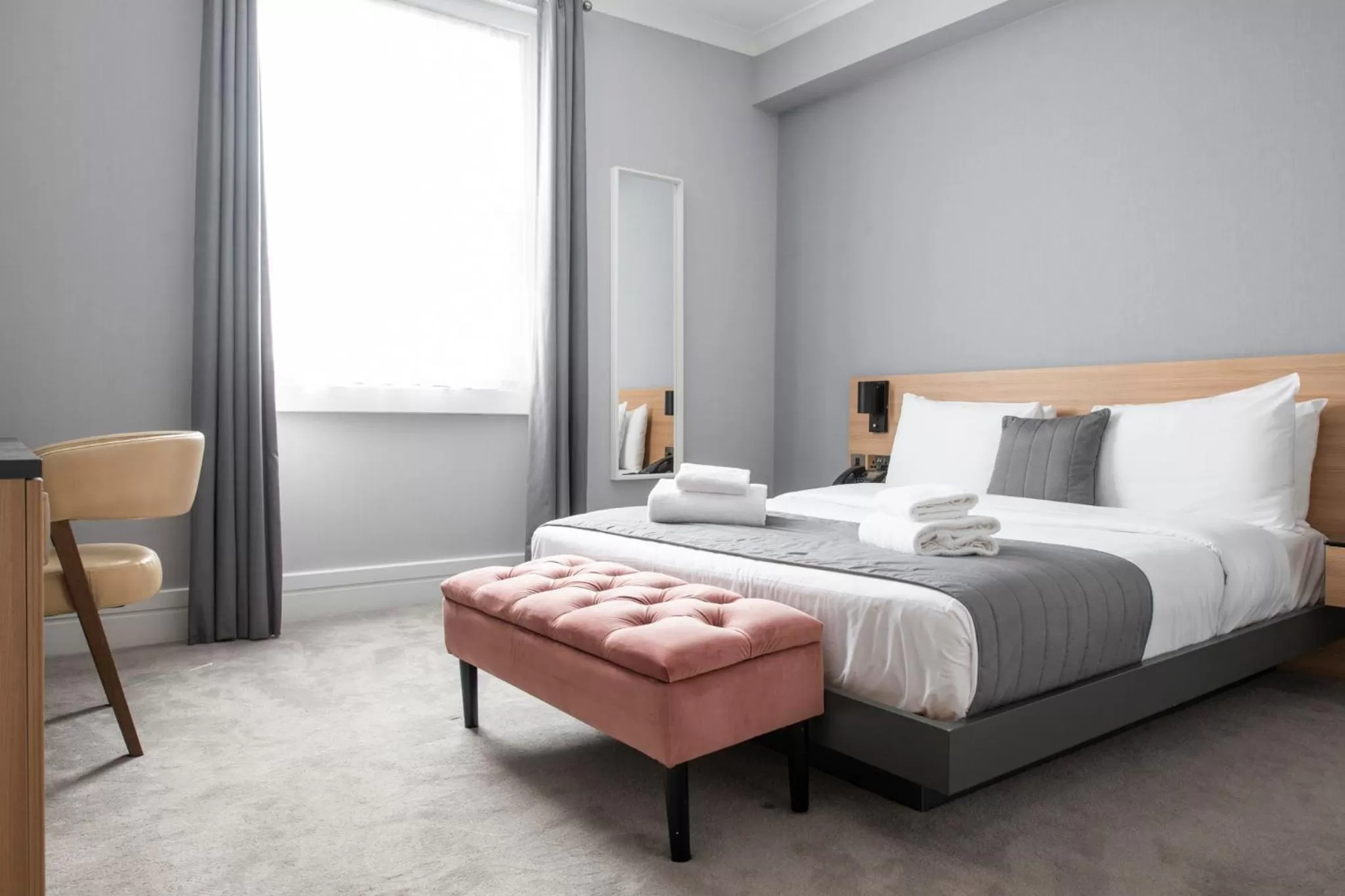 Bedroom, Bed in Gainsborough Hotel