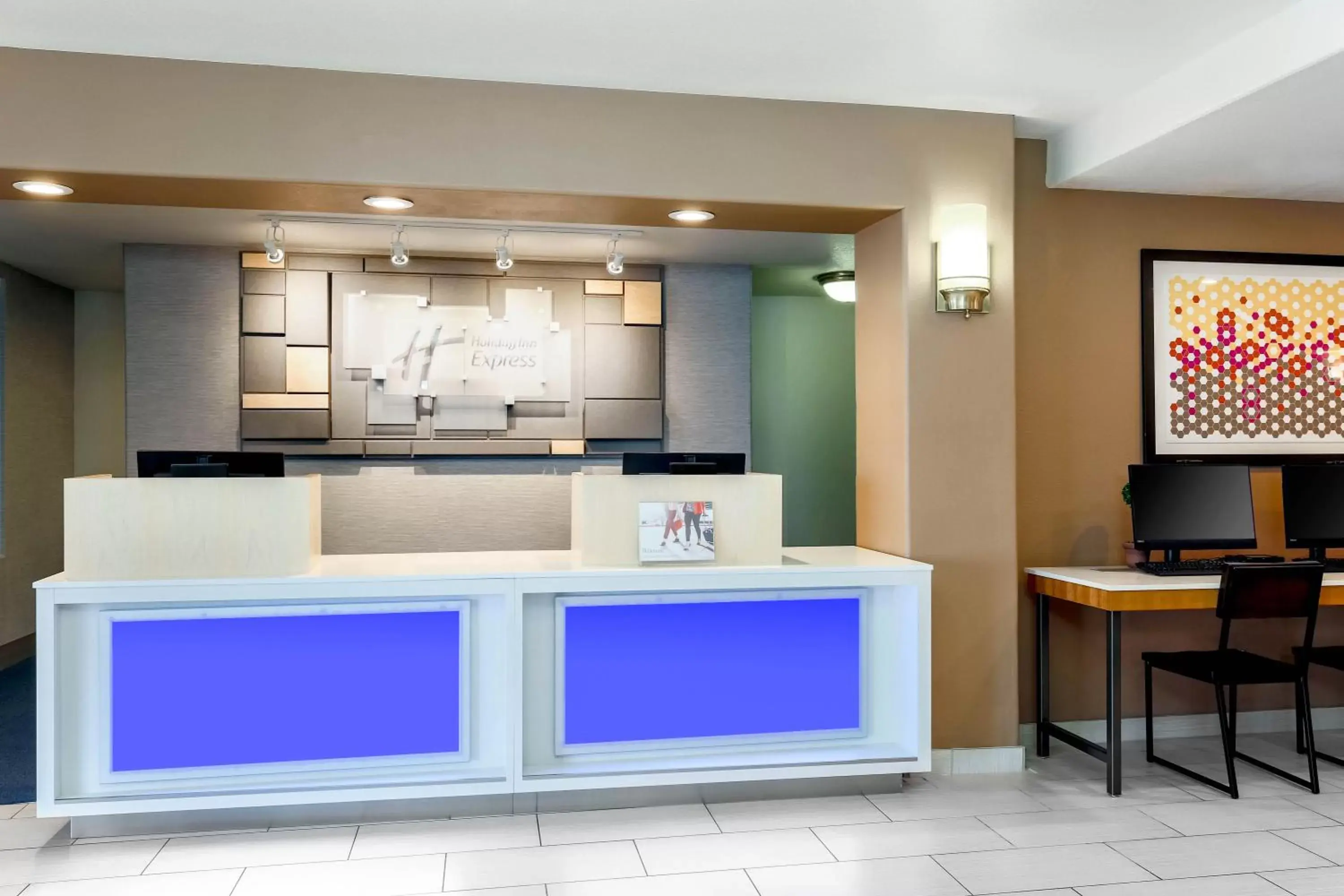 Property building, Lobby/Reception in Holiday Inn Express Lancaster, an IHG Hotel