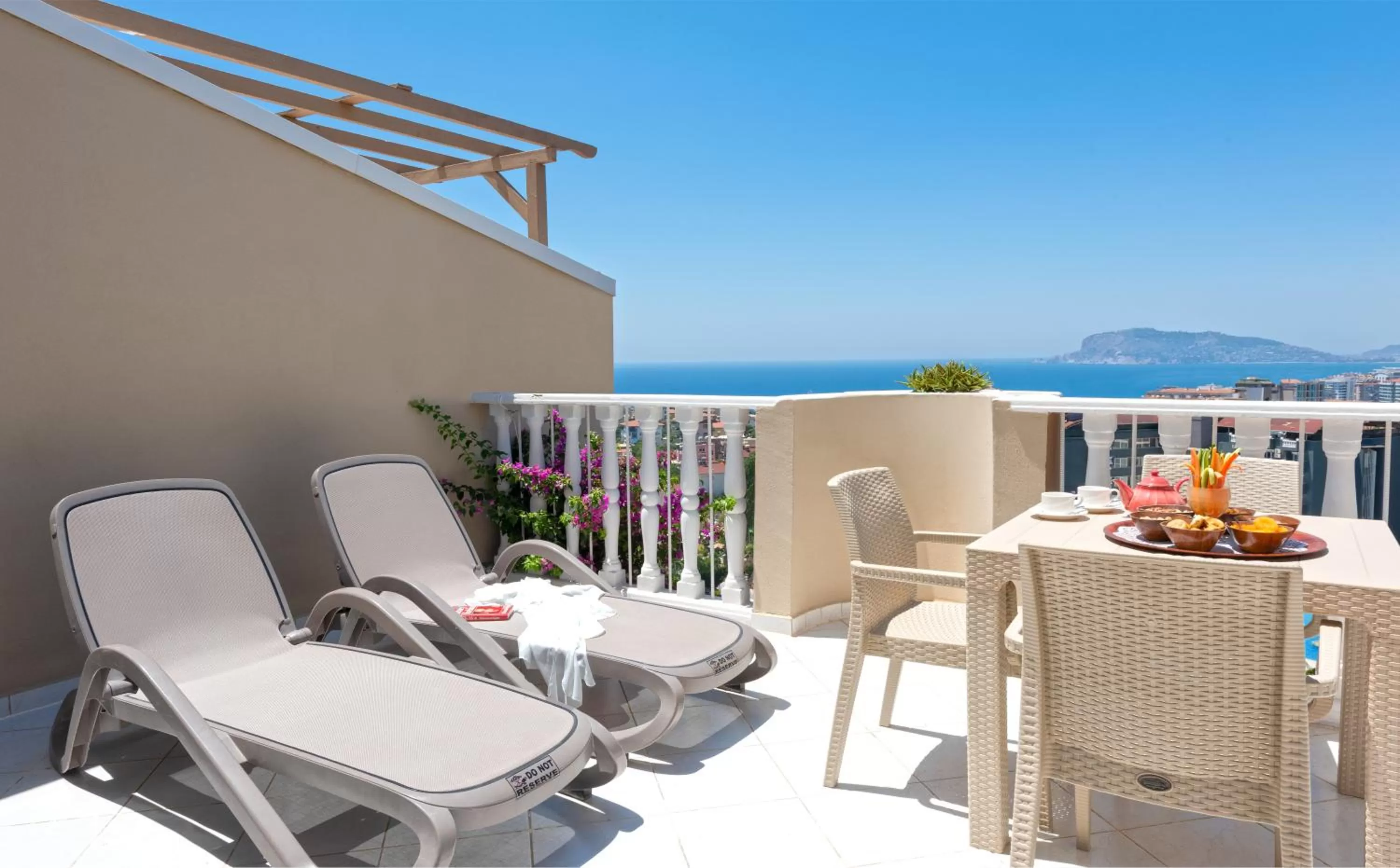Sea view, Balcony/Terrace in Paradiso Günlük Kiralık Daireler Only Room