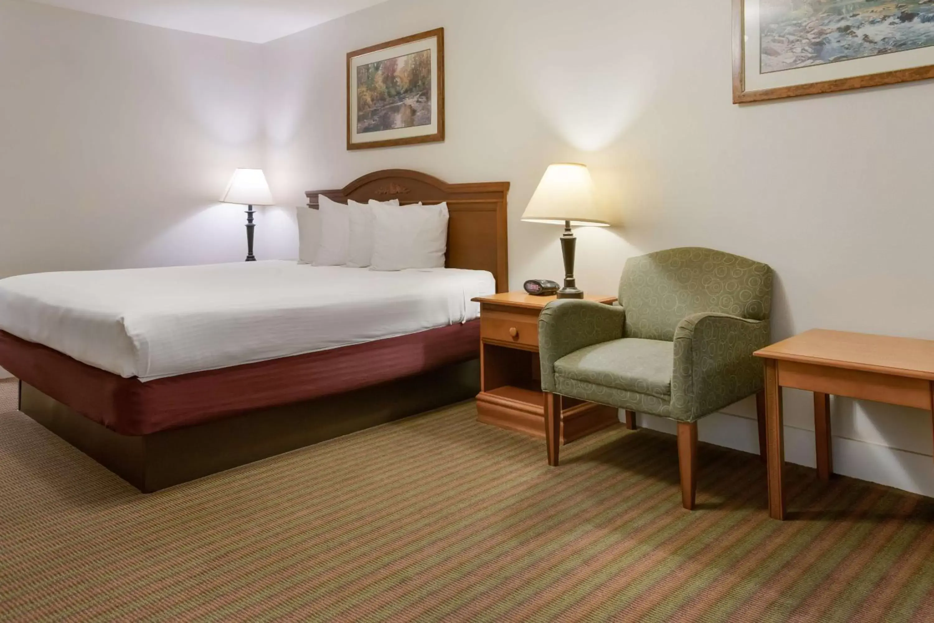 Bedroom, Bed in SureStay Hotel by Best Western Leesville