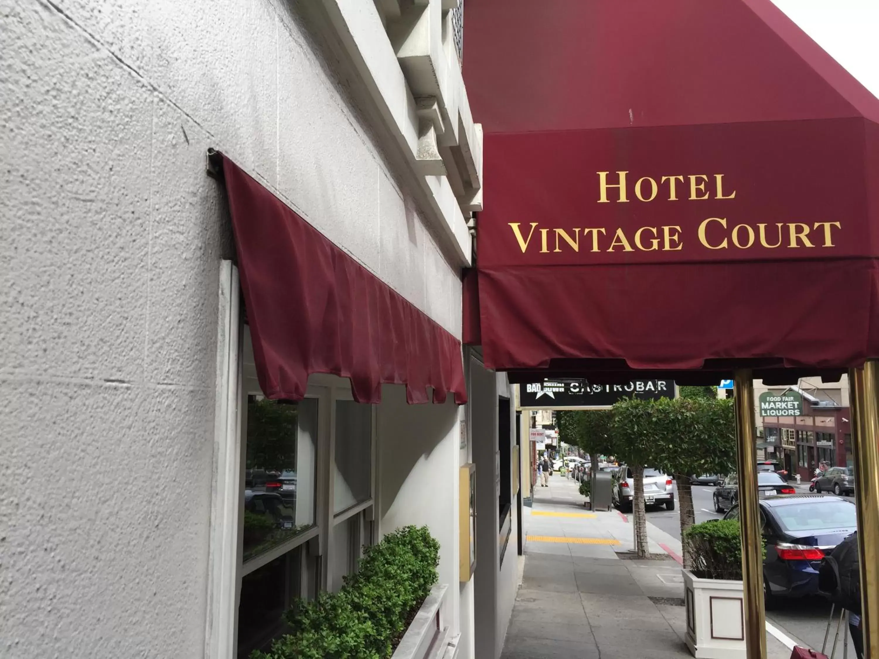 Facade/entrance in Executive Hotel Vintage Court