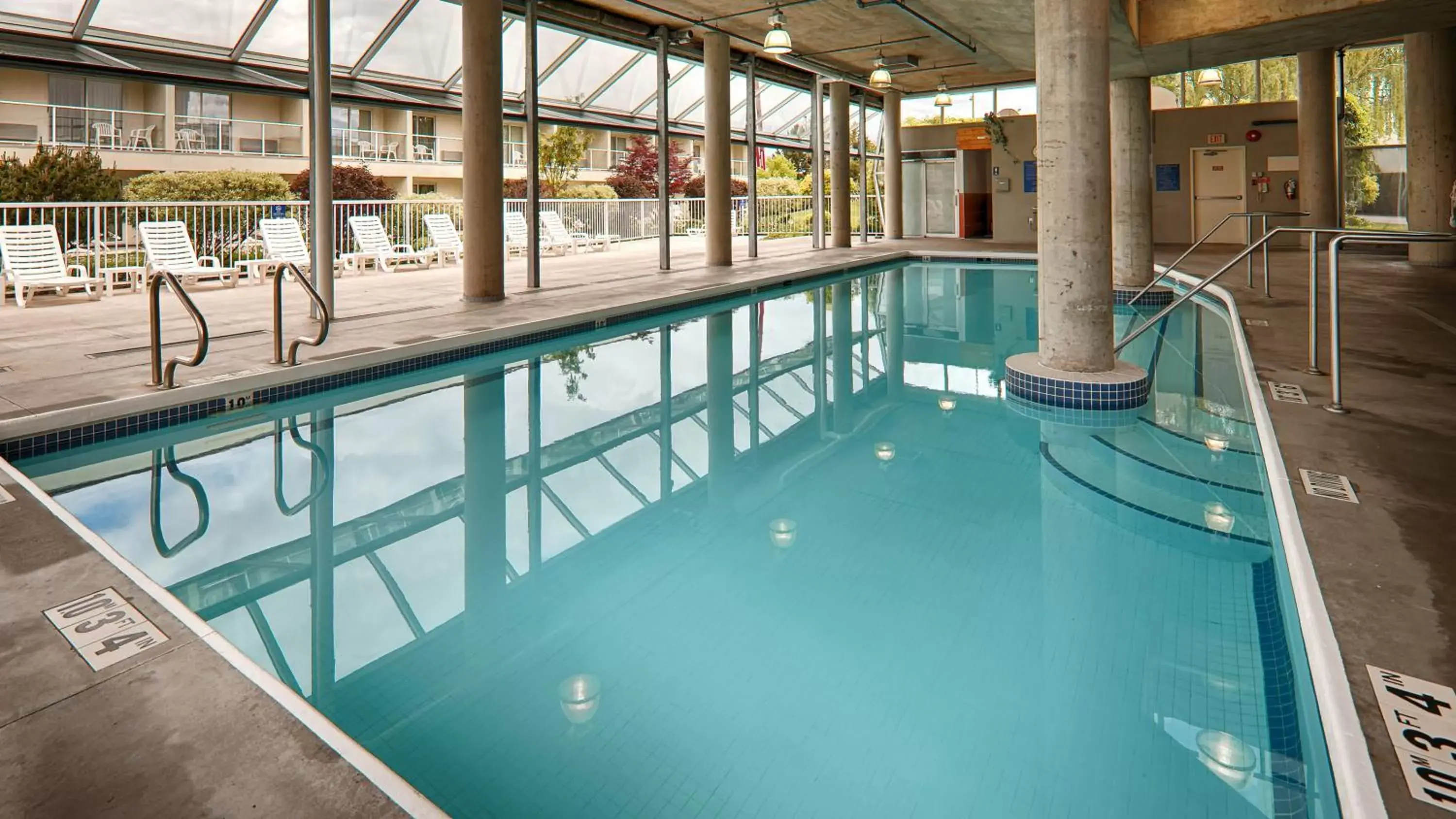 Day, Swimming Pool in Best Western Plus Kelowna Hotel & Suites