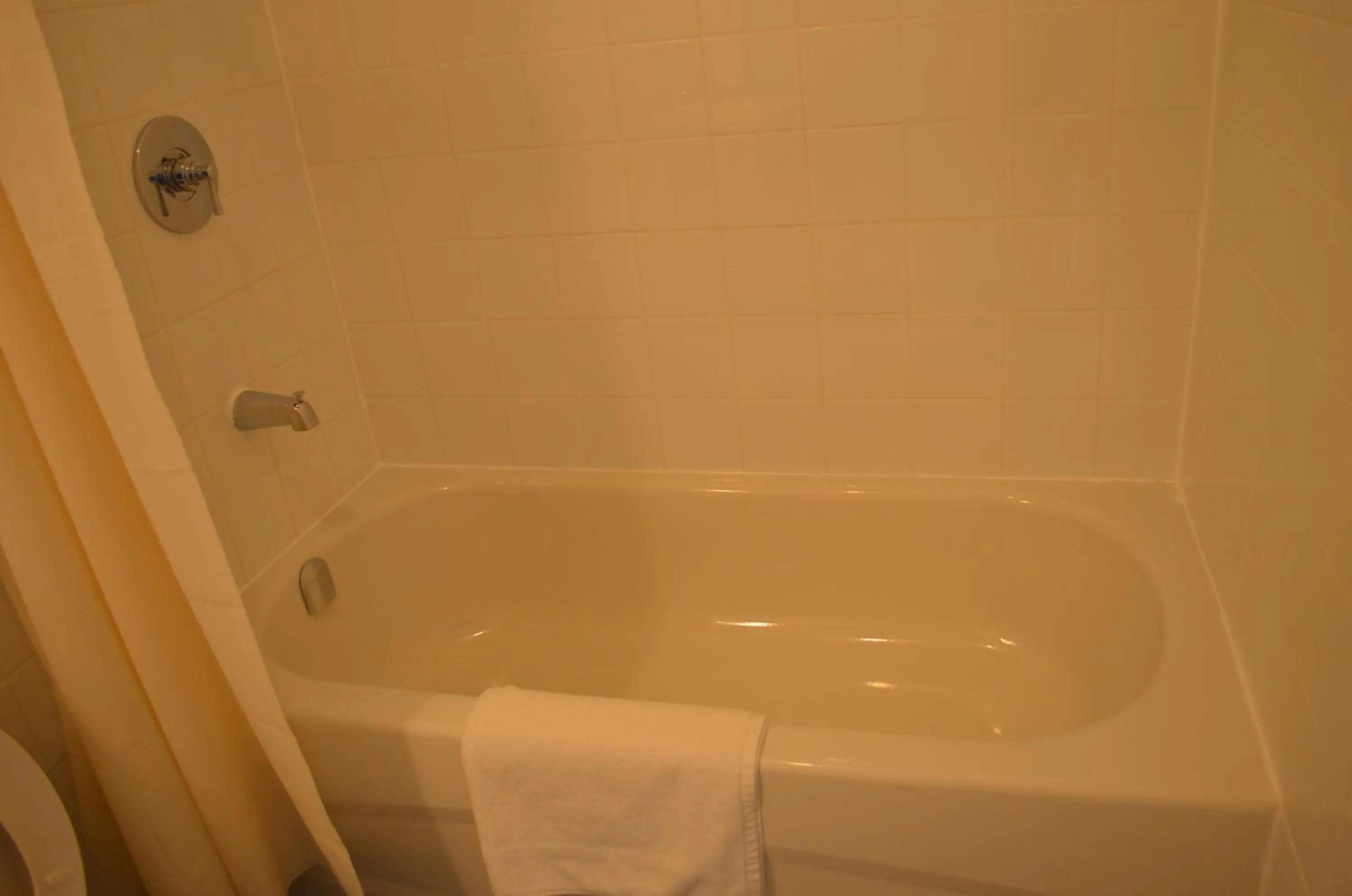 Bath, Bathroom in Studio 1 Motel