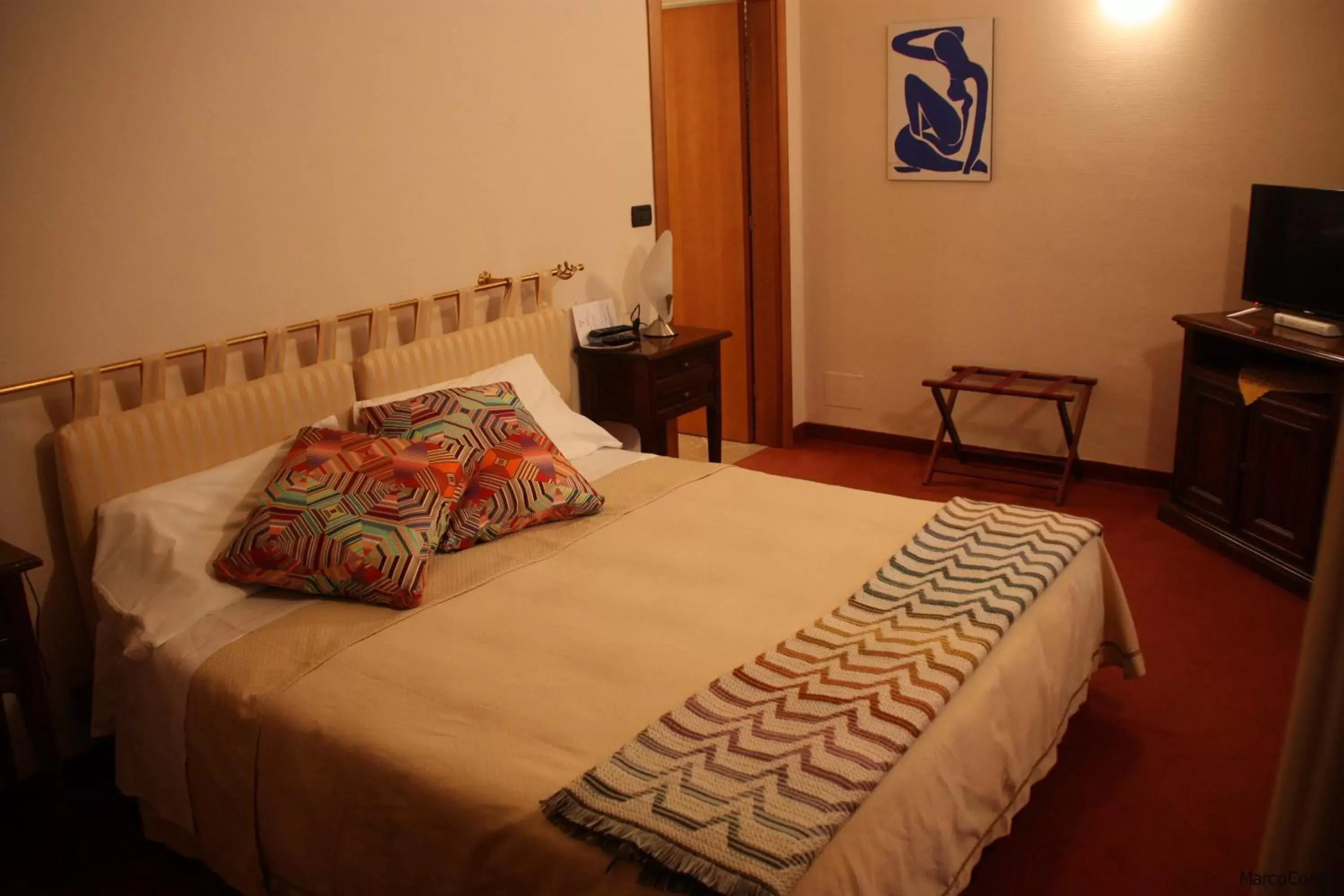 Bedroom, Bed in Hotel Lux Bedroom, Bed in Hotel Lux