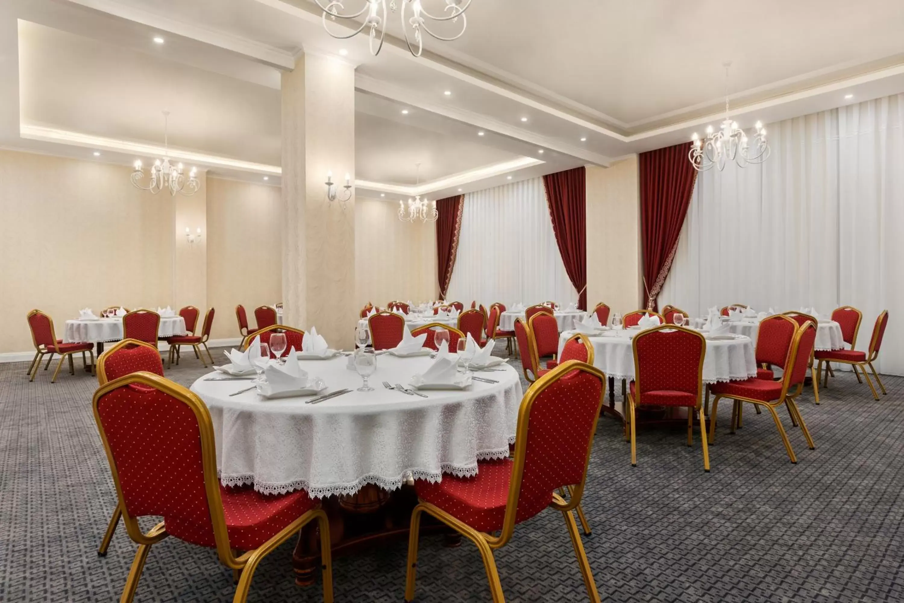 Meeting/conference room, Restaurant/Places to Eat in Ramada by Wyndham Shymkent