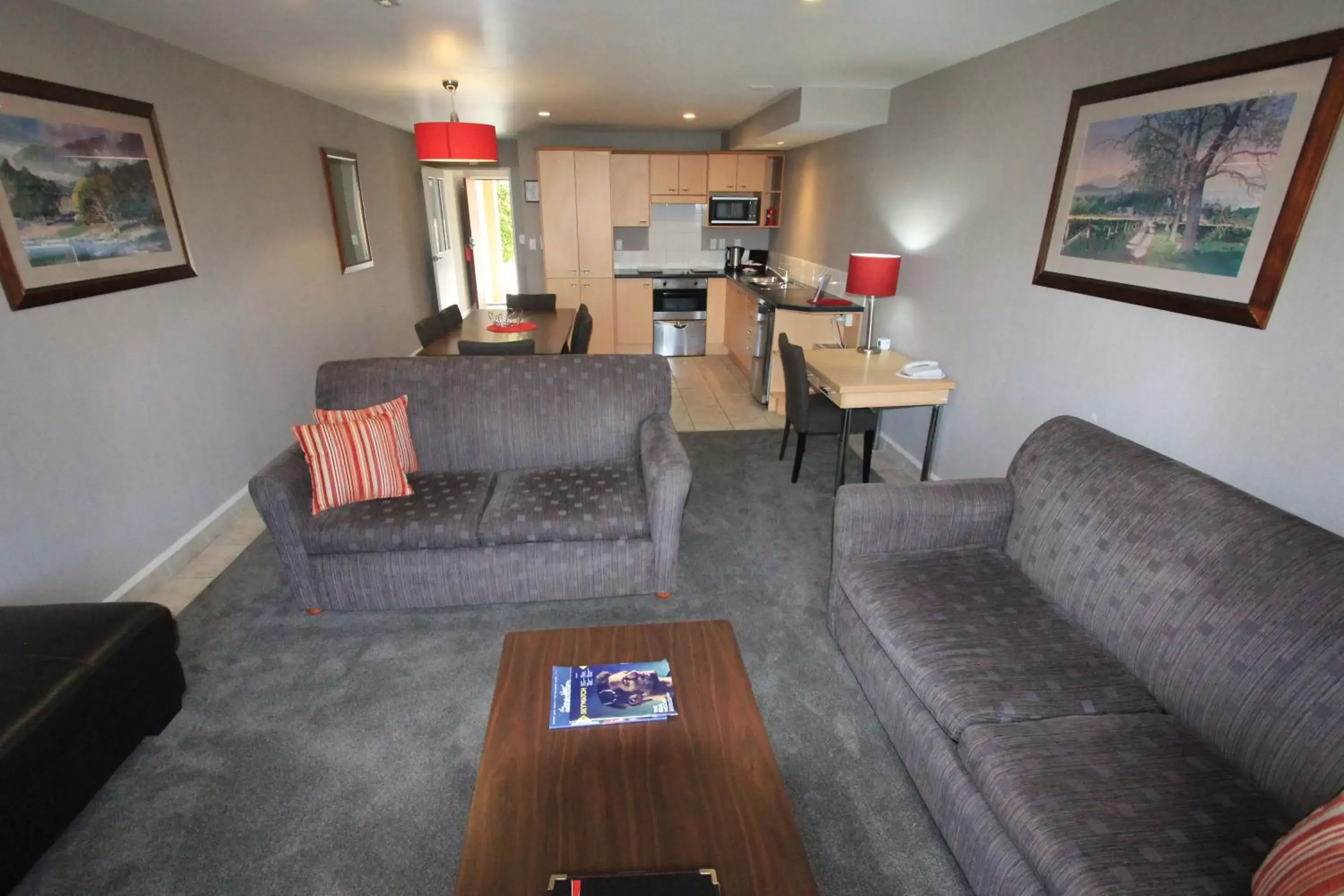 Kitchen or kitchenette, Seating Area in Voyager Apartments Taupo