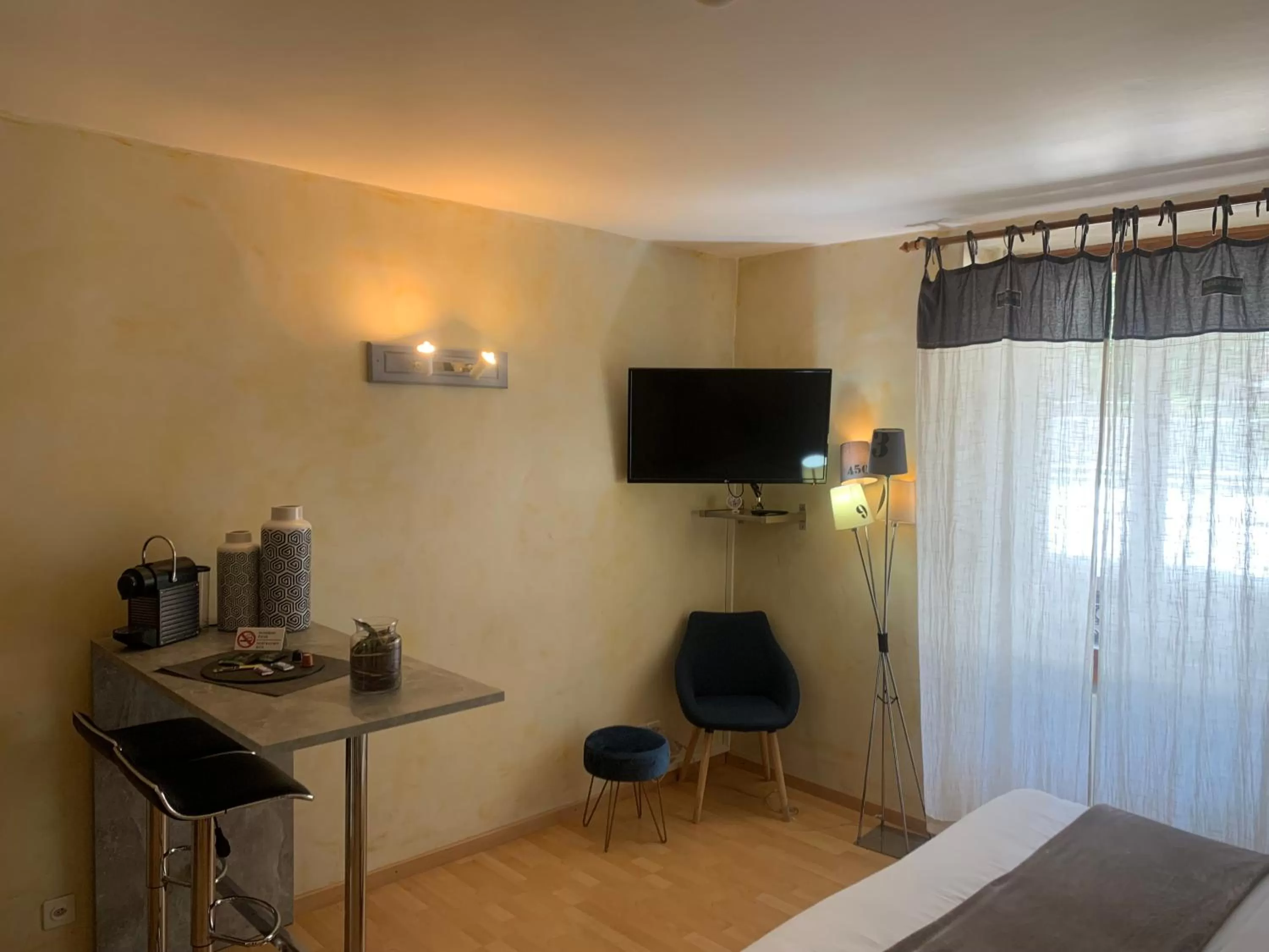 Bed in Appart'Hôtel Residence Dizerens