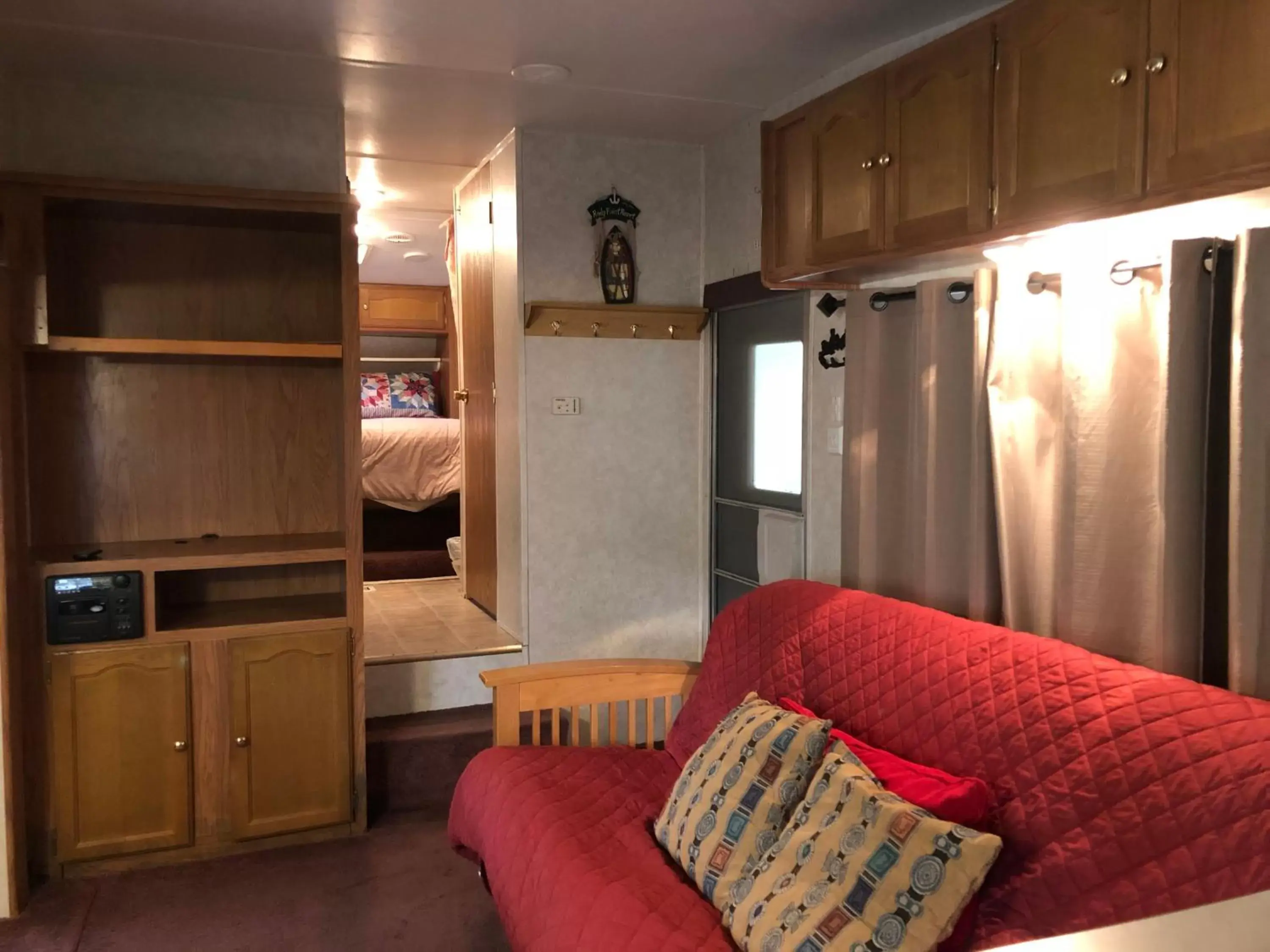 Caravan in Crater Lake Gateway-Rocky Point Resort