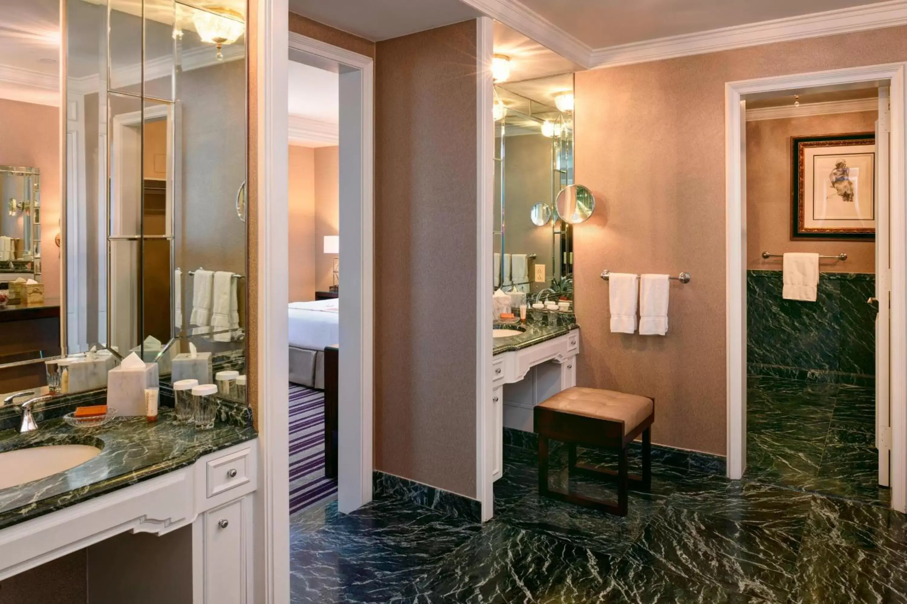 Bathroom in The Henry, Autograph Collection