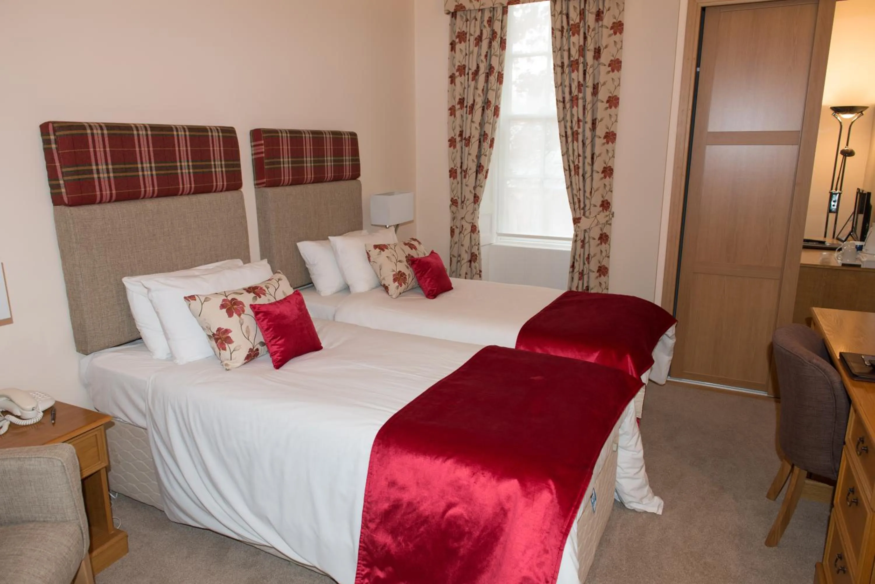 Photo of the whole room, Bed in Links Hotel