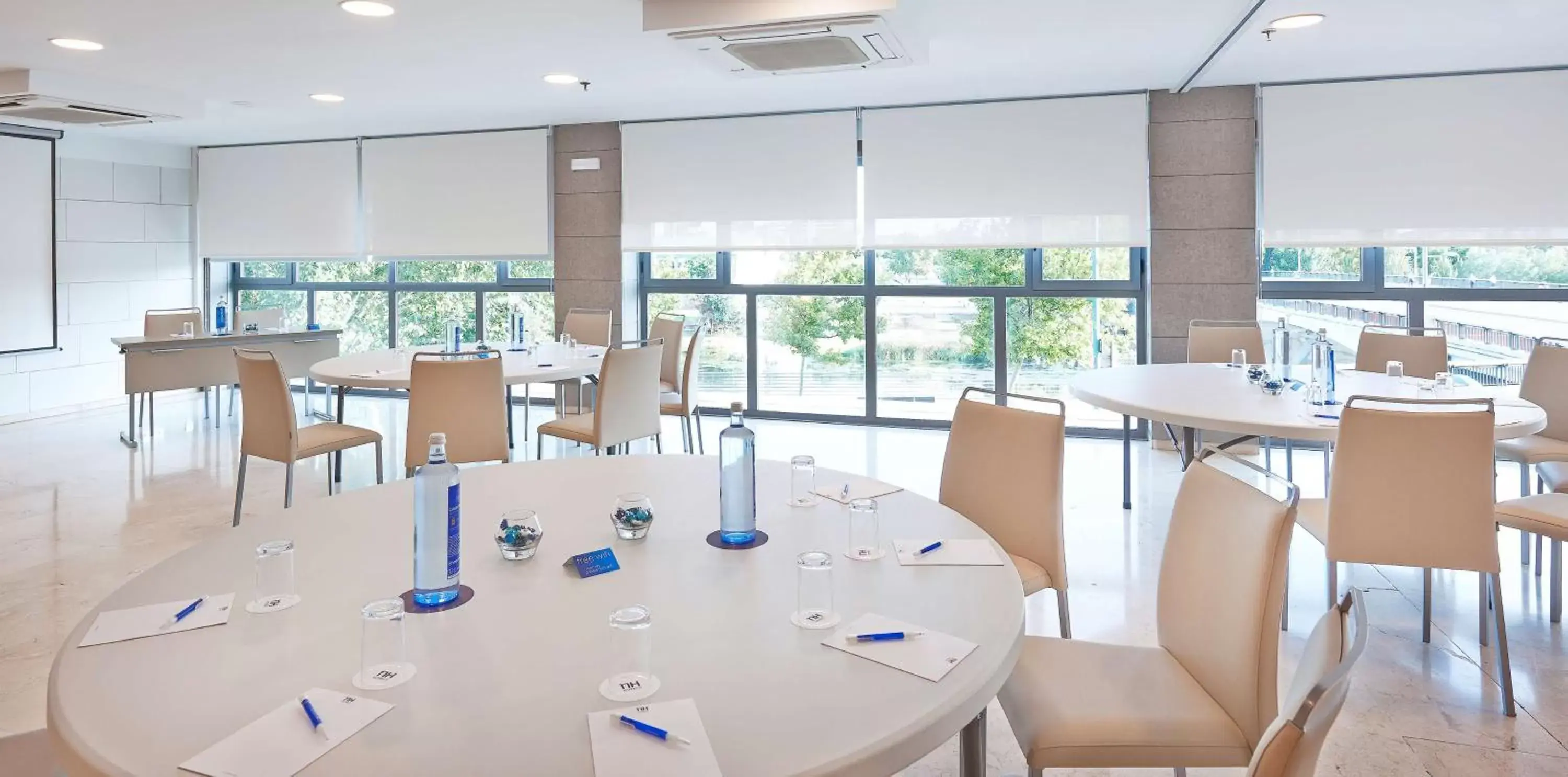 Meeting/conference room, Restaurant/Places to Eat in NH Ciudad de Zaragoza