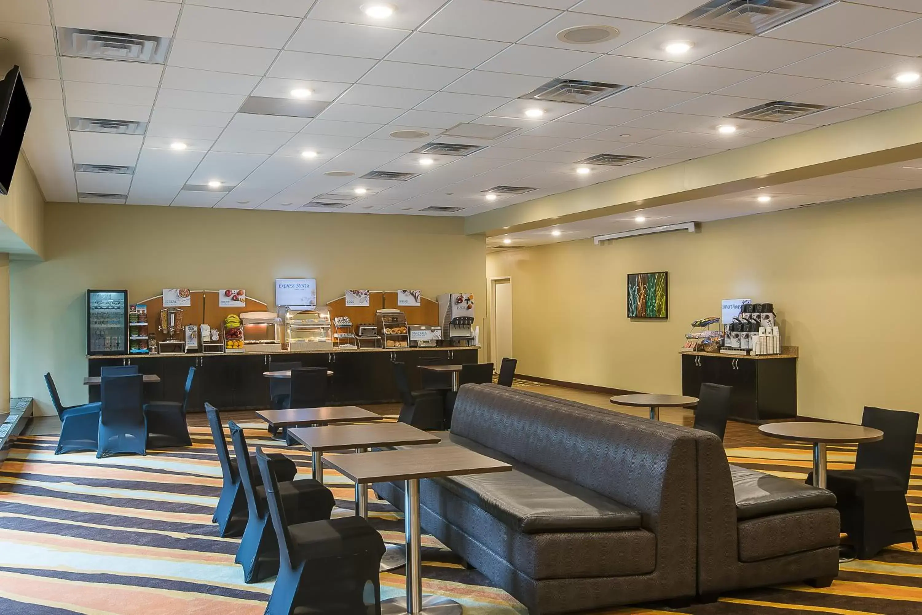 Breakfast, Restaurant/Places to Eat in Holiday Inn Express Princeton Southeast, an IHG Hotel