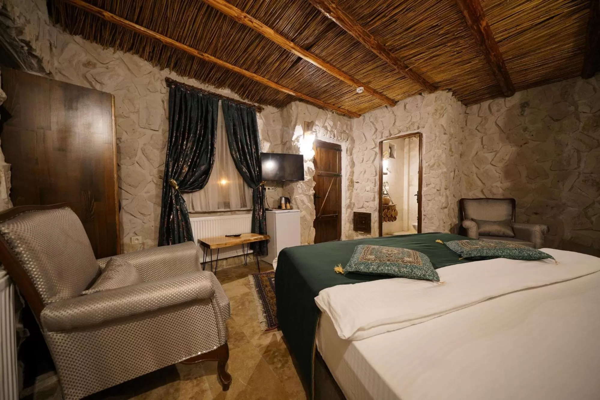 Photo of the whole room, Bed in Cappadocia Nar Cave House & Swimming Pool