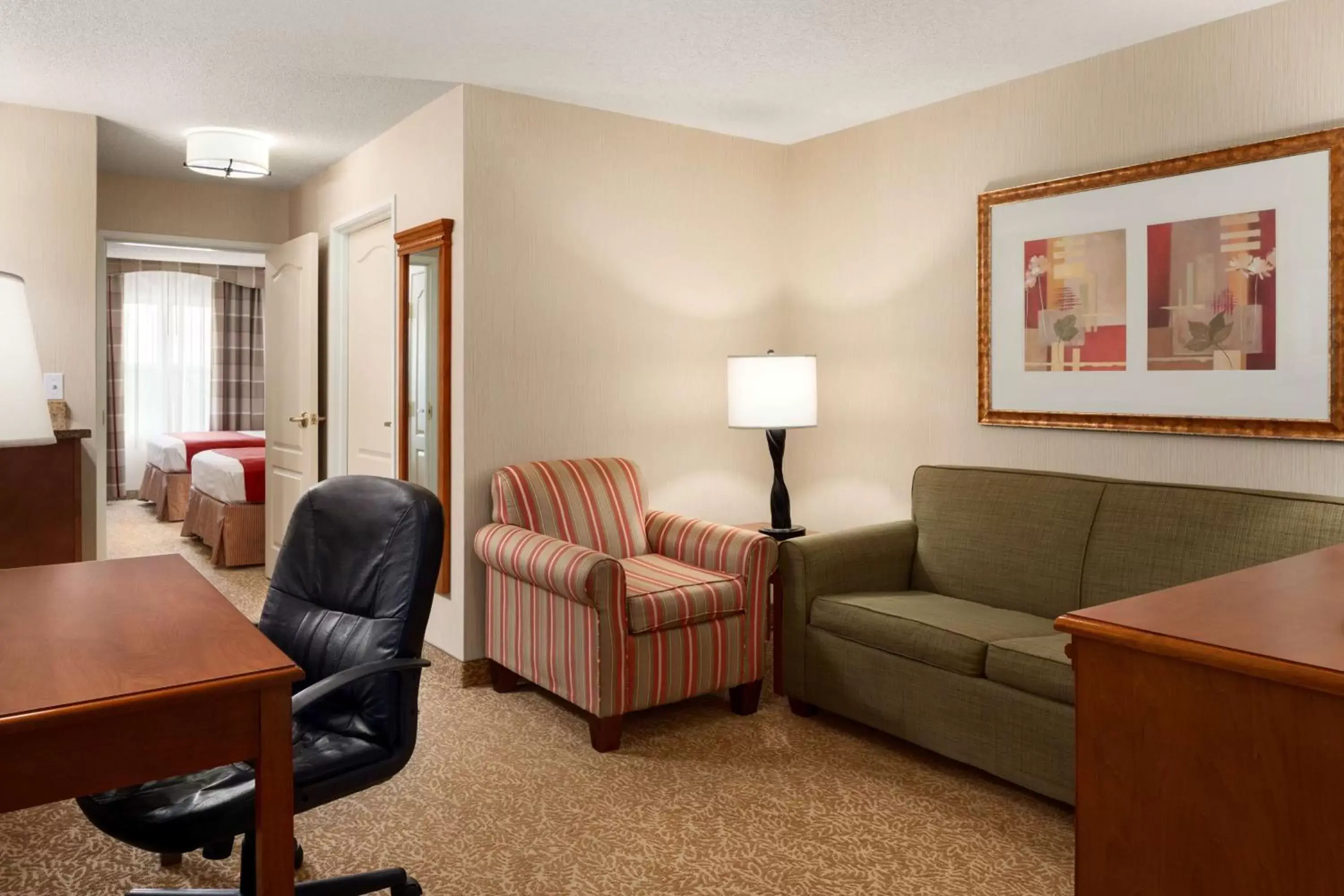 Photo of the whole room, Seating Area in Country Inn & Suites by Radisson, Toledo South, OH