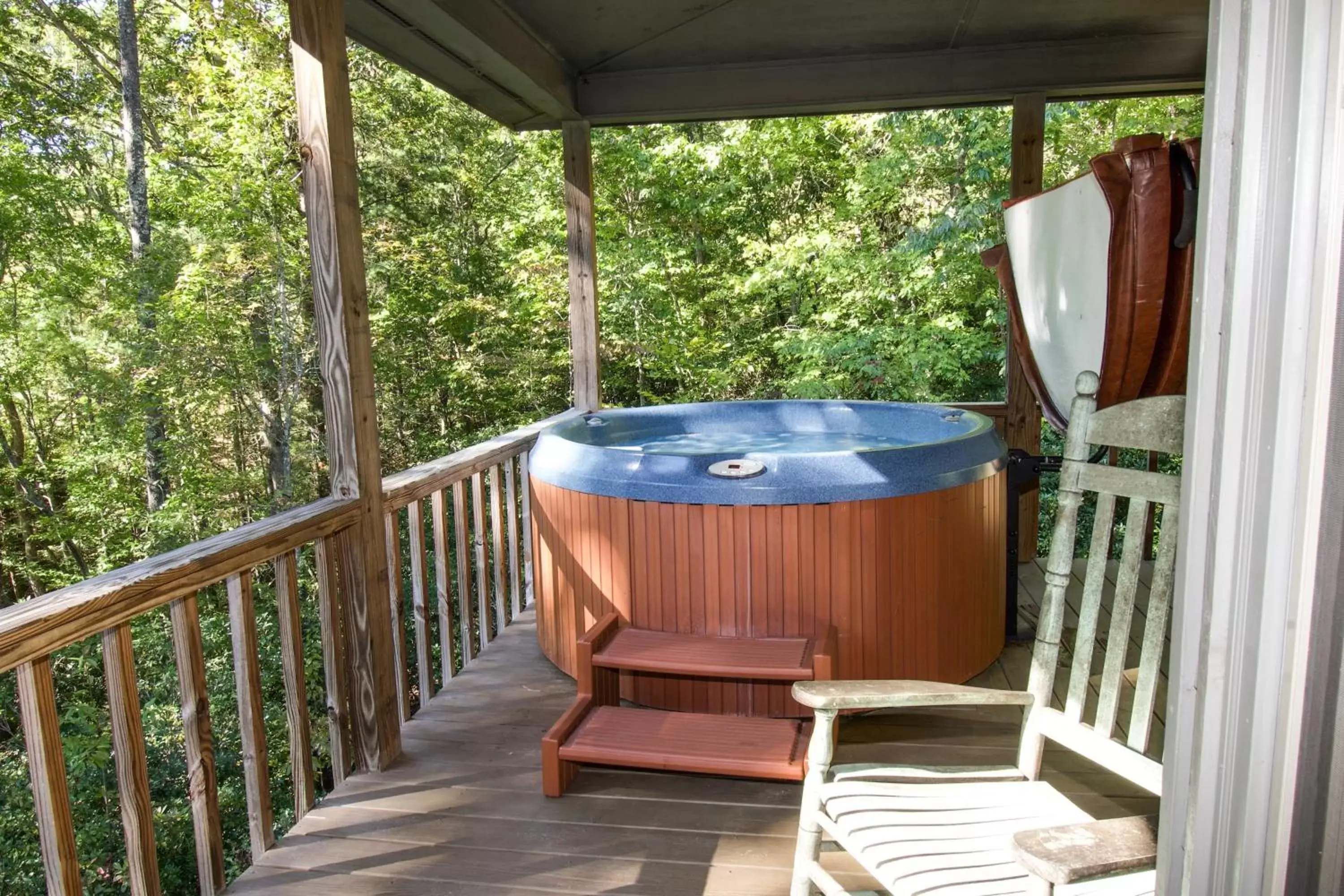 Hot Tub in Paradise Hills, Winery Resort & Spa