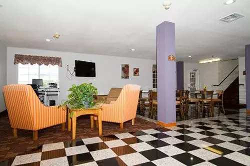 Lobby or reception, Restaurant/Places to Eat in Microtel Inn & Suites by Wyndham Amarillo
