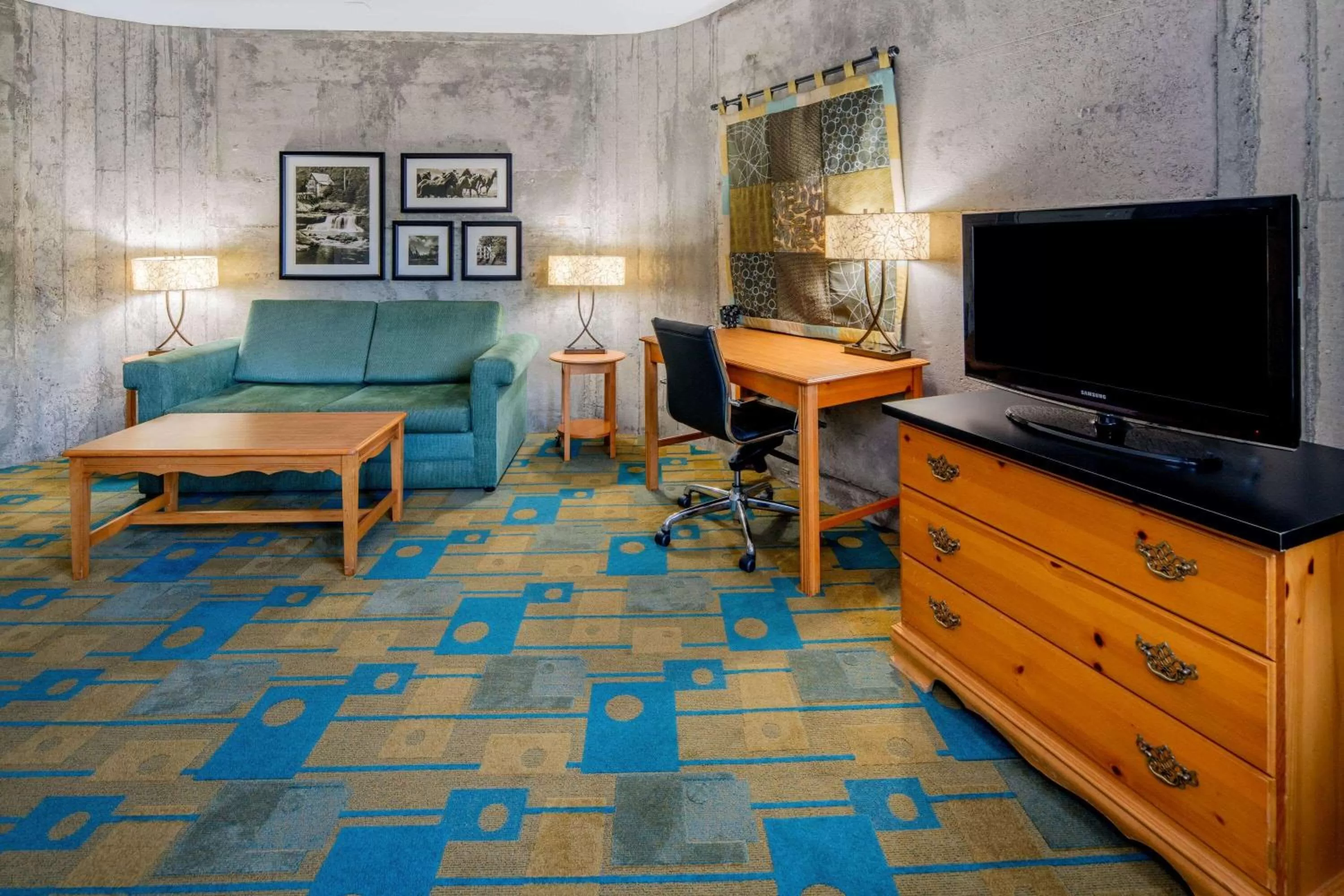 Photo of the whole room in La Quinta Inn & Suites by Wyndham Irvine Spectrum