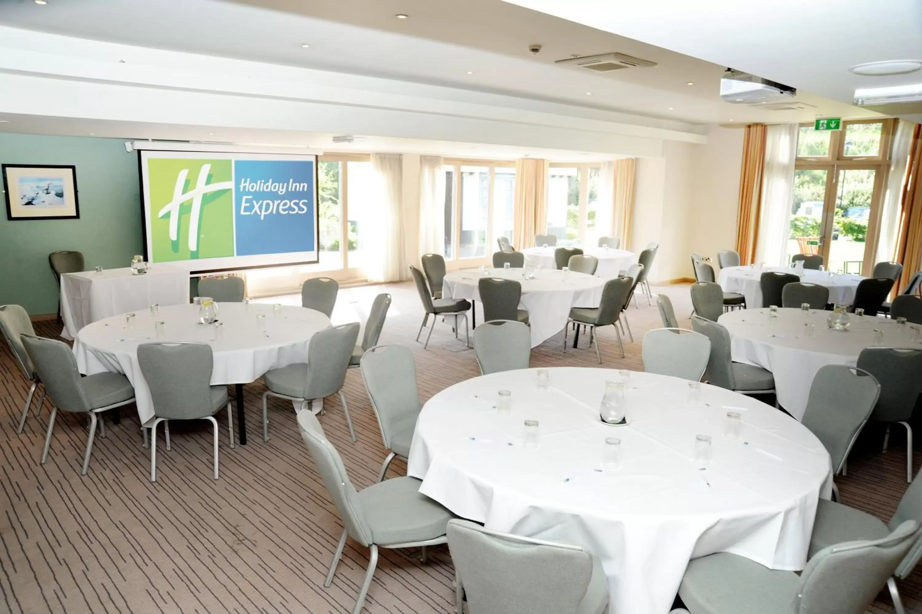 Banquet/Function facilities, Restaurant/Places to Eat in Holiday Inn Express Cambridge Duxford M11 Jct 10, an IHG Hotel