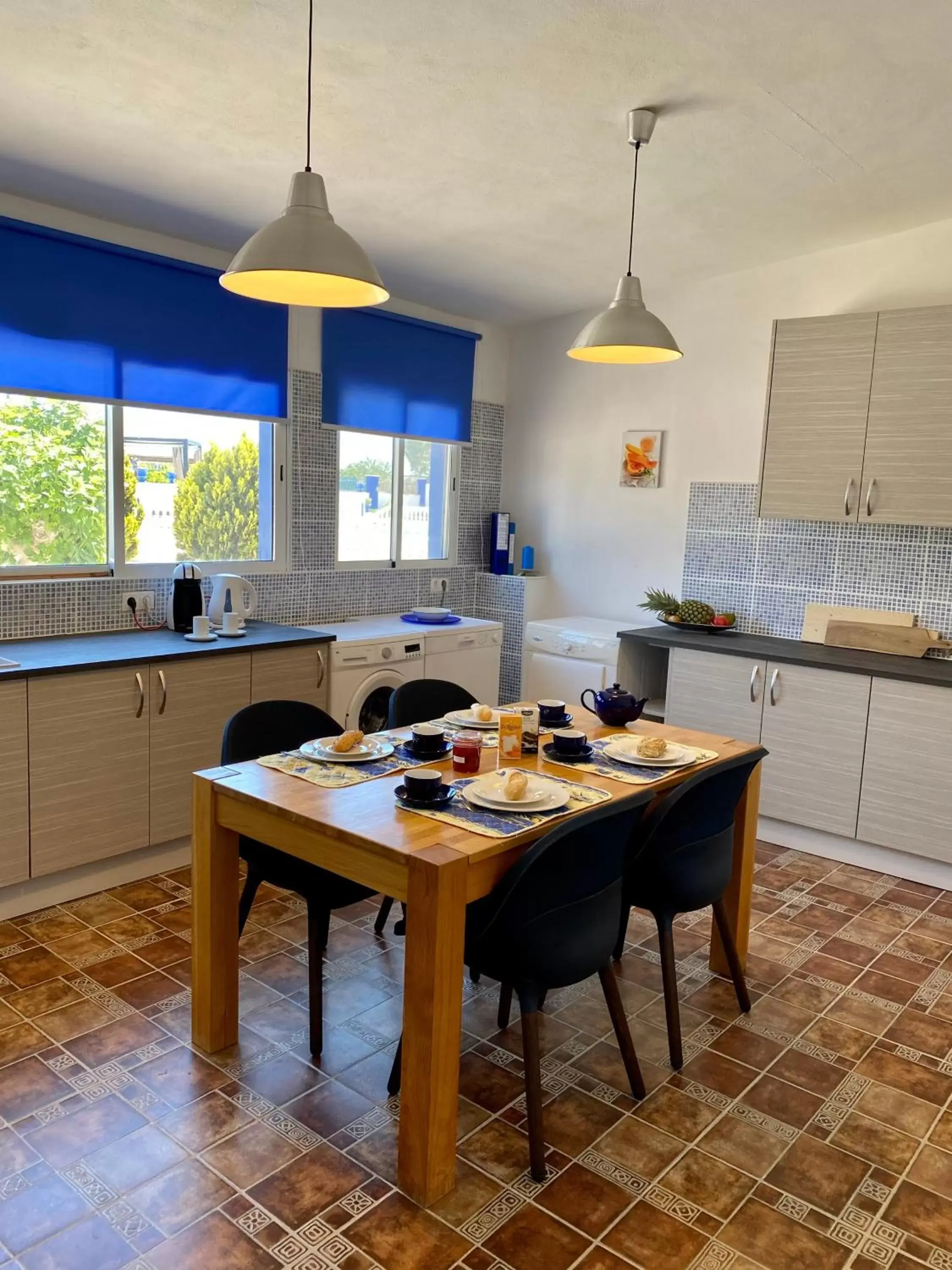 Coffee/tea facilities, Dining Area in B&B Casa Azul