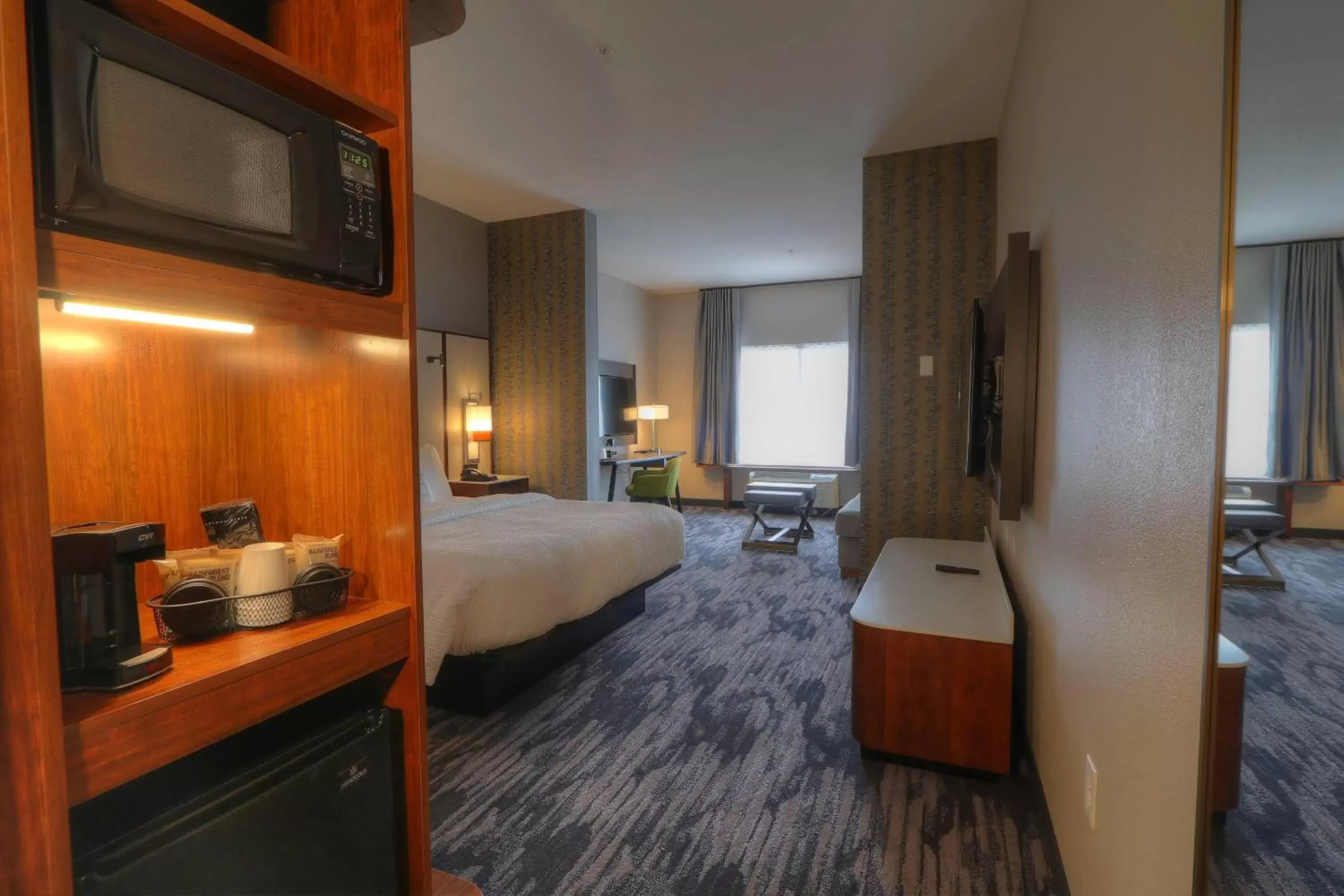 Photo of the whole room, Bed in Fairfield Inn & Suites by Marriott Gatlinburg Downtown