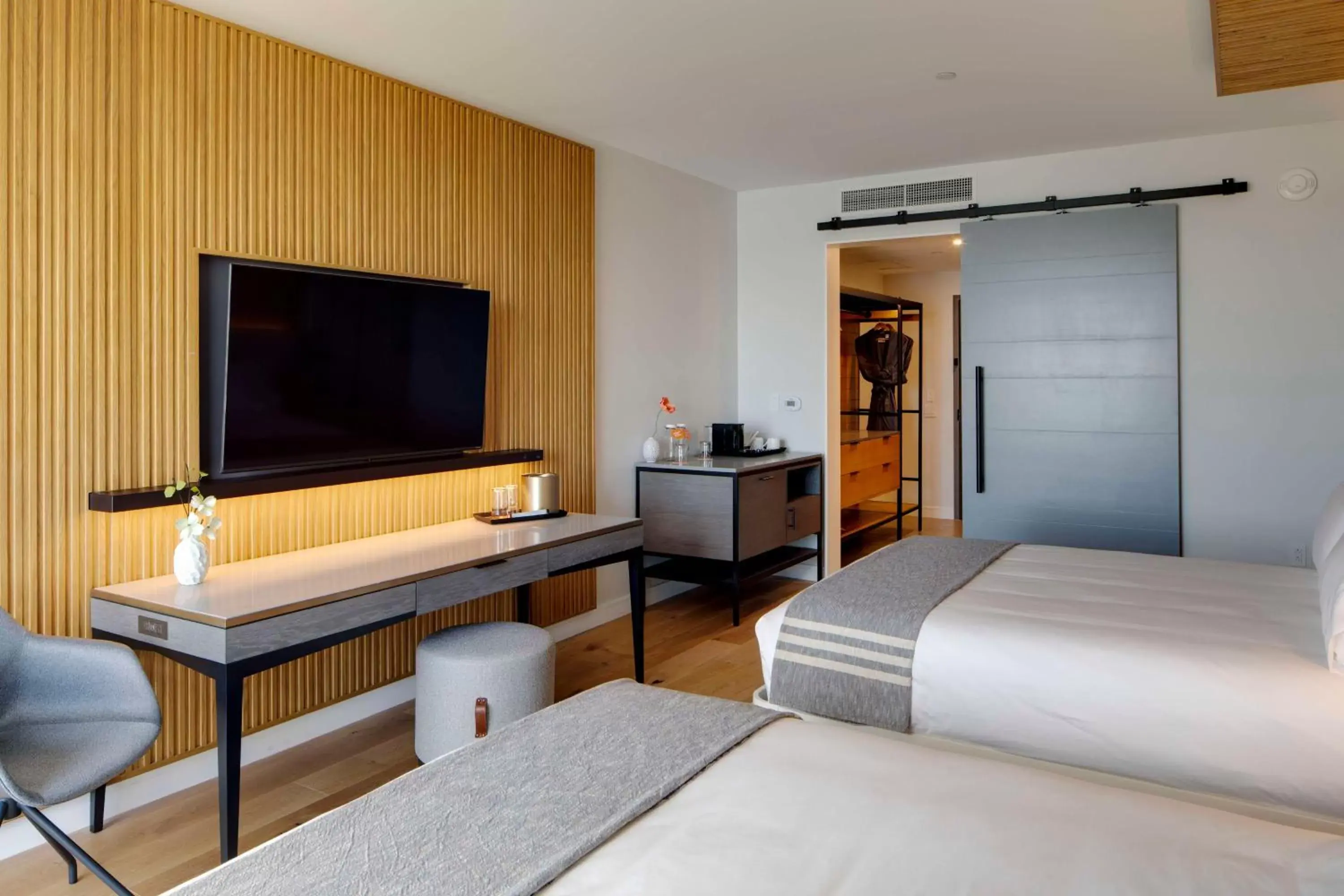 Bed, TV/Entertainment Center in Canopy By Hilton Portland Waterfront