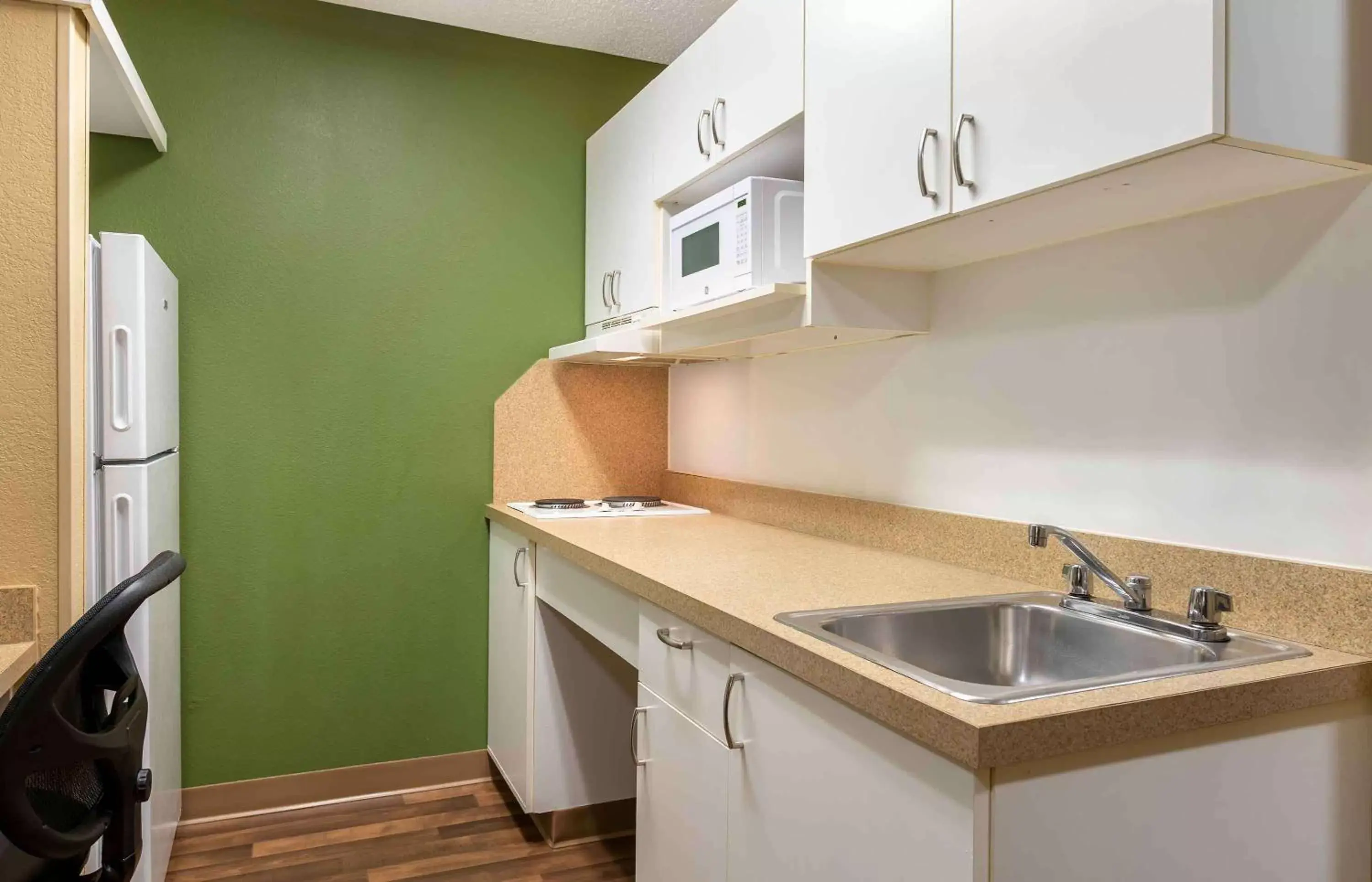 Bedroom, Kitchen/Kitchenette in Extended Stay America Suites - Merrillville - US Rte 30