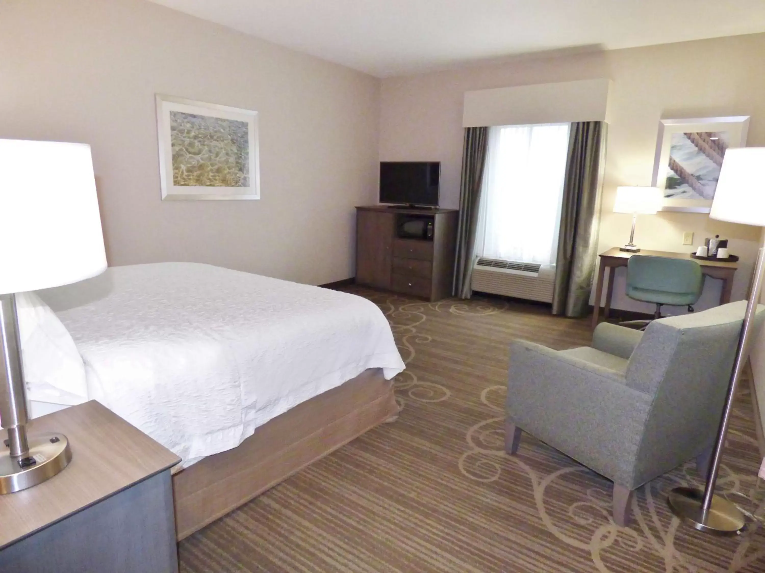 Bedroom in Hampton Inn & Suites Pensacola/I-10 Pine Forest Road