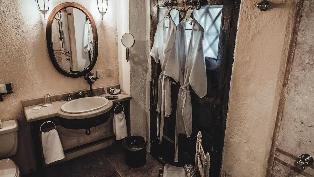 Shower, Bathroom in Hacienda Sepulveda Hotel & Spa