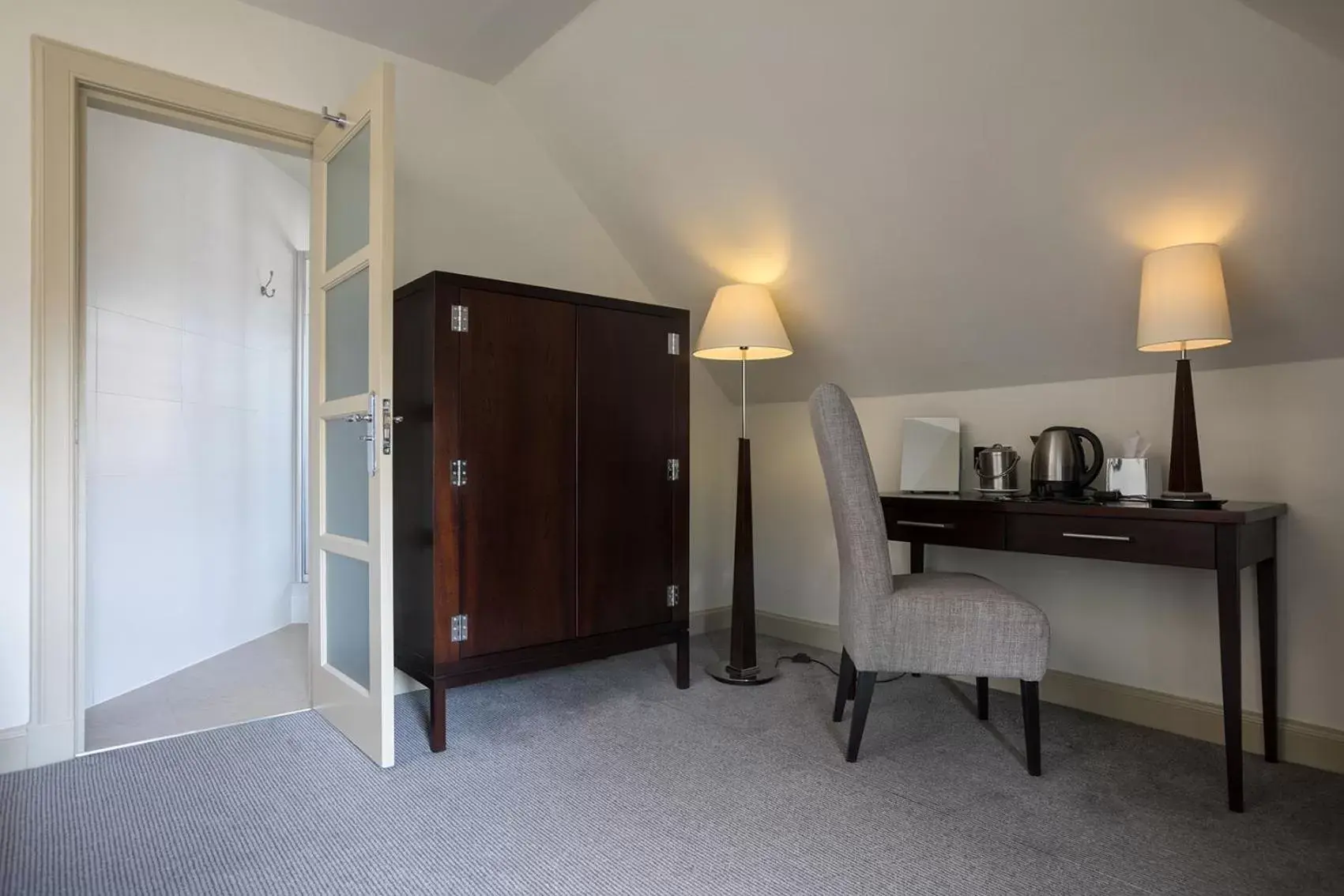 Photo of the whole room, TV/Entertainment Center in Nether Abbey Hotel