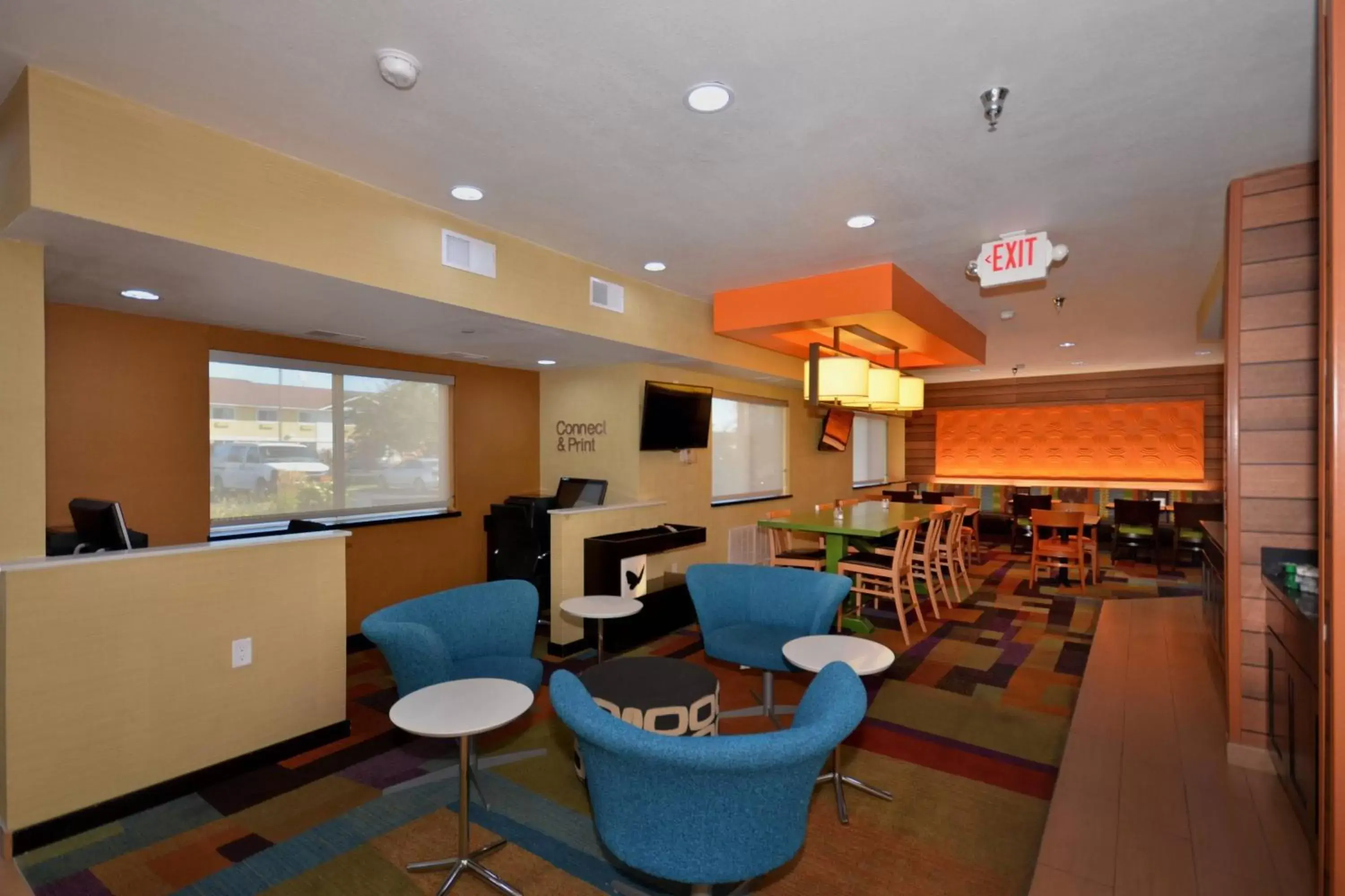 Lobby or reception, Lounge/Bar in Freedom Inn
