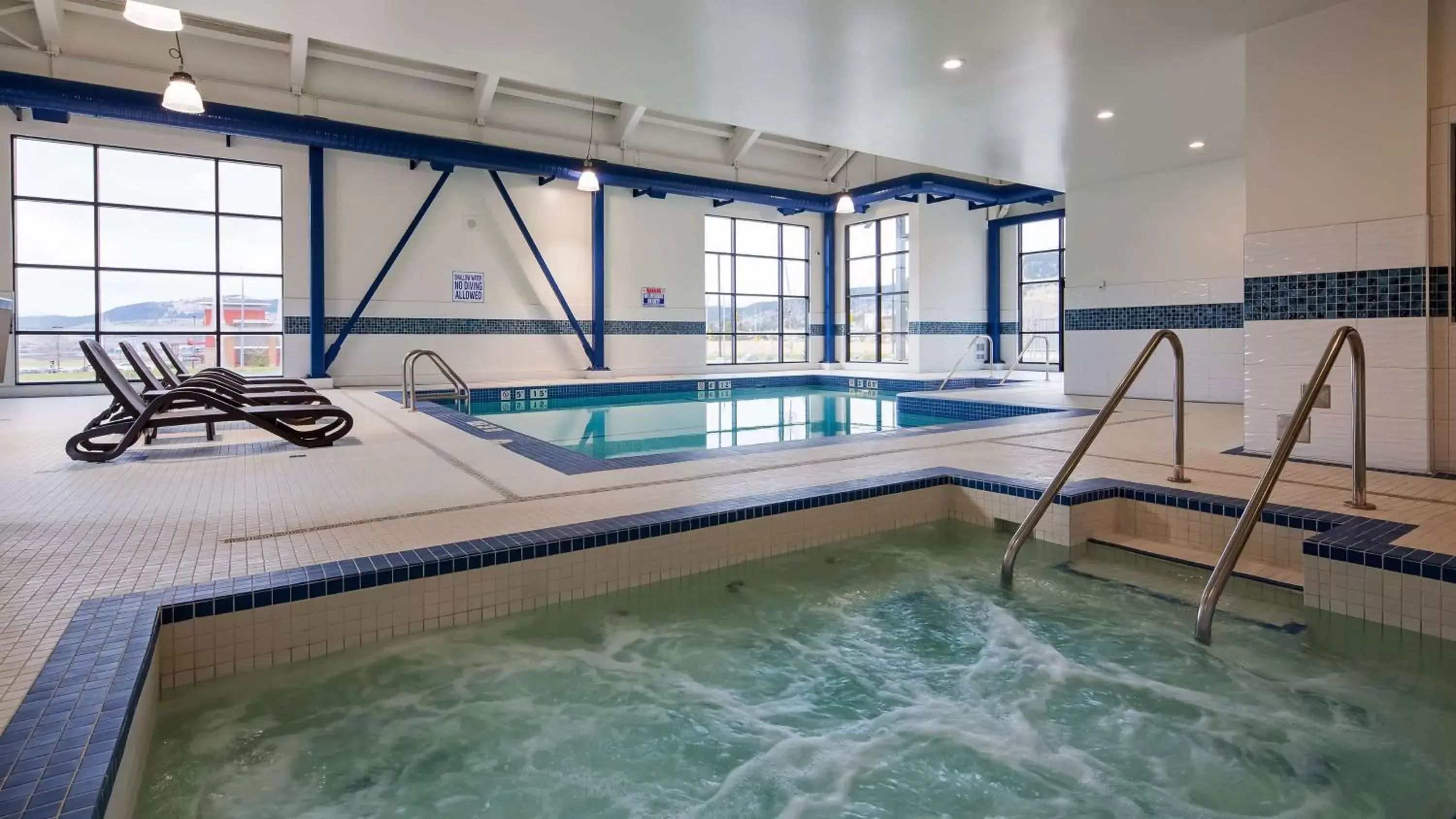 On site, Swimming Pool in Best Western Plus Merritt Hotel