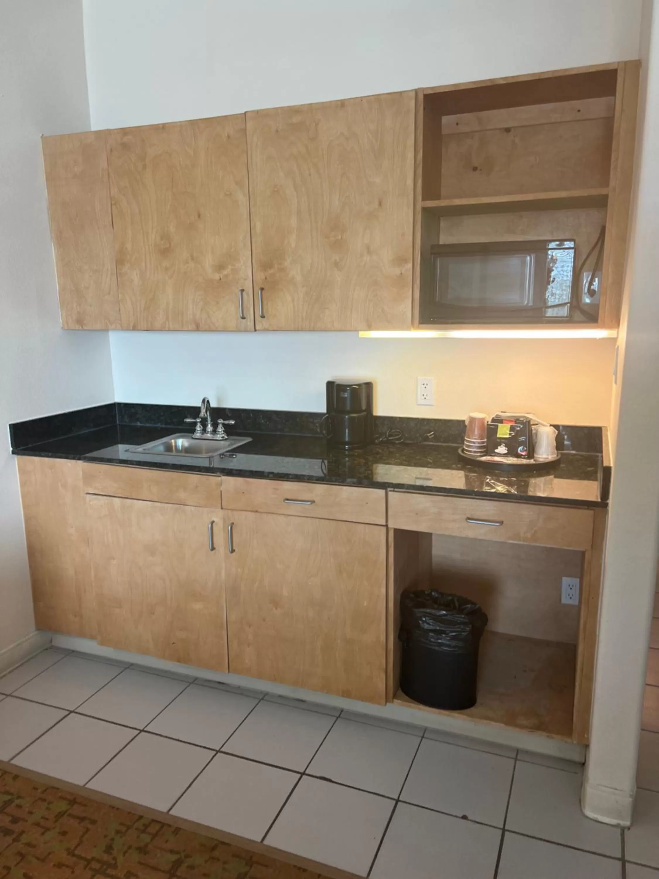 Kitchen or kitchenette in Sunchase Inn & Suites