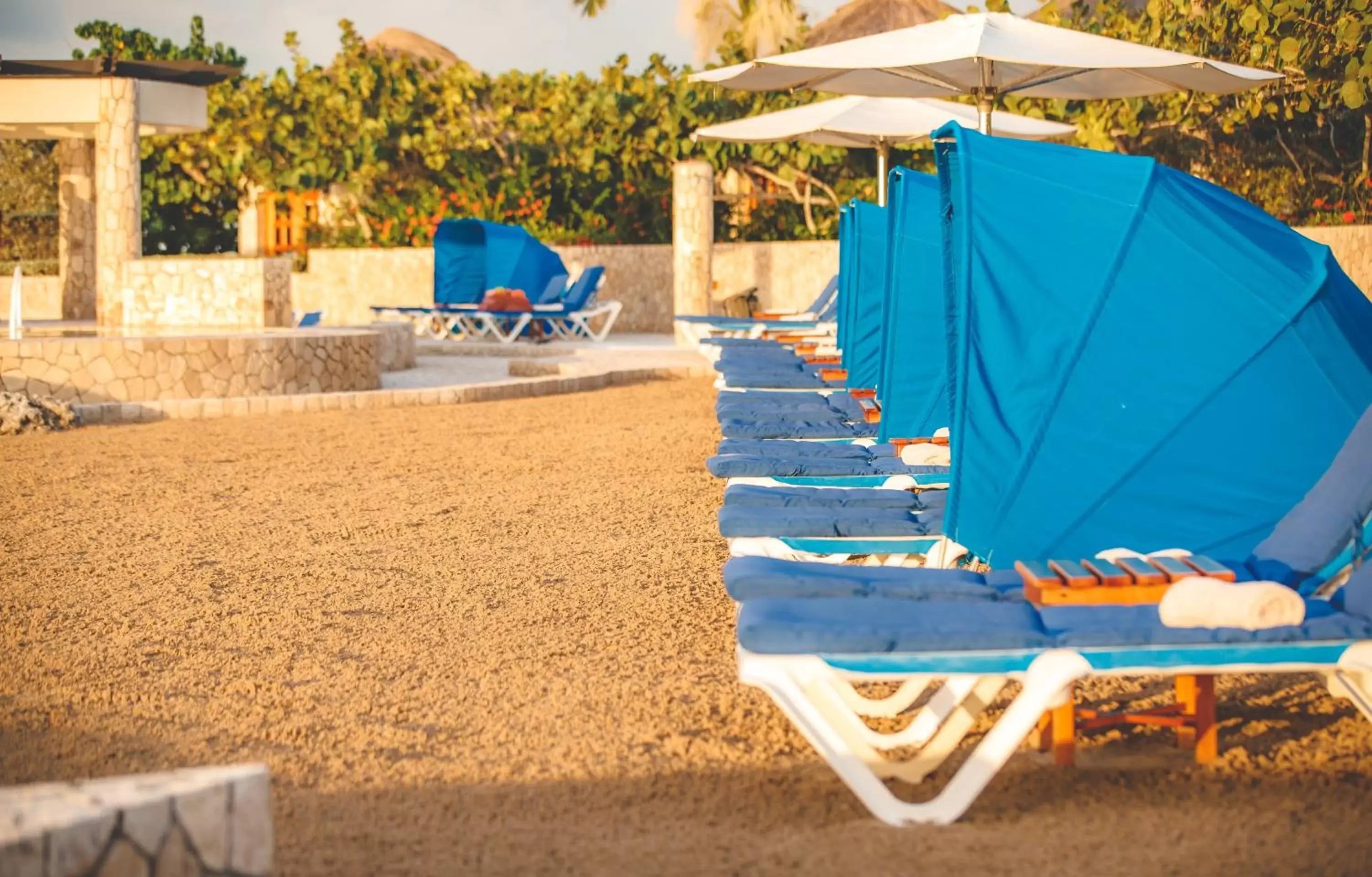 Swimming pool in Ocean Cliff Hotel Negril Limited