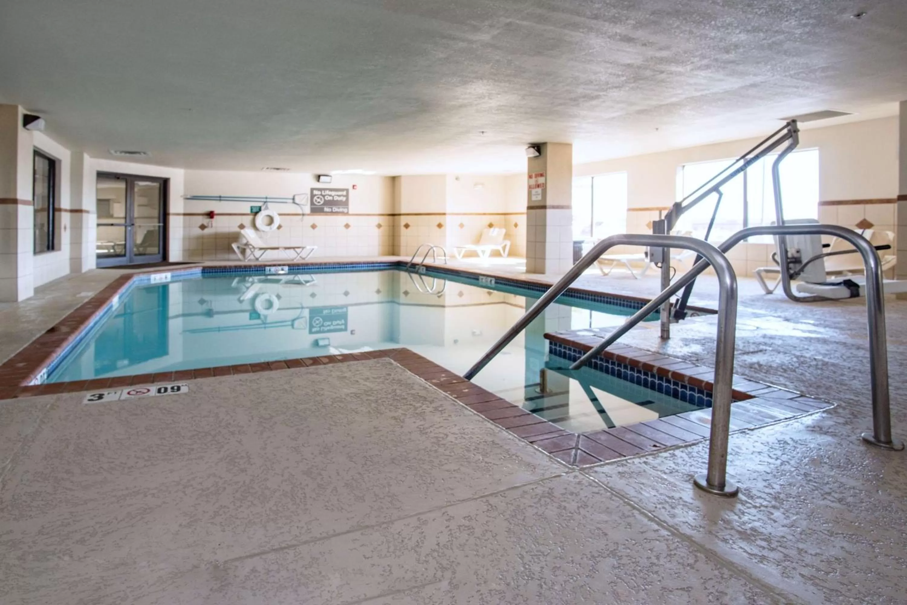 Swimming pool in Hampton Inn Oklahoma City/Yukon