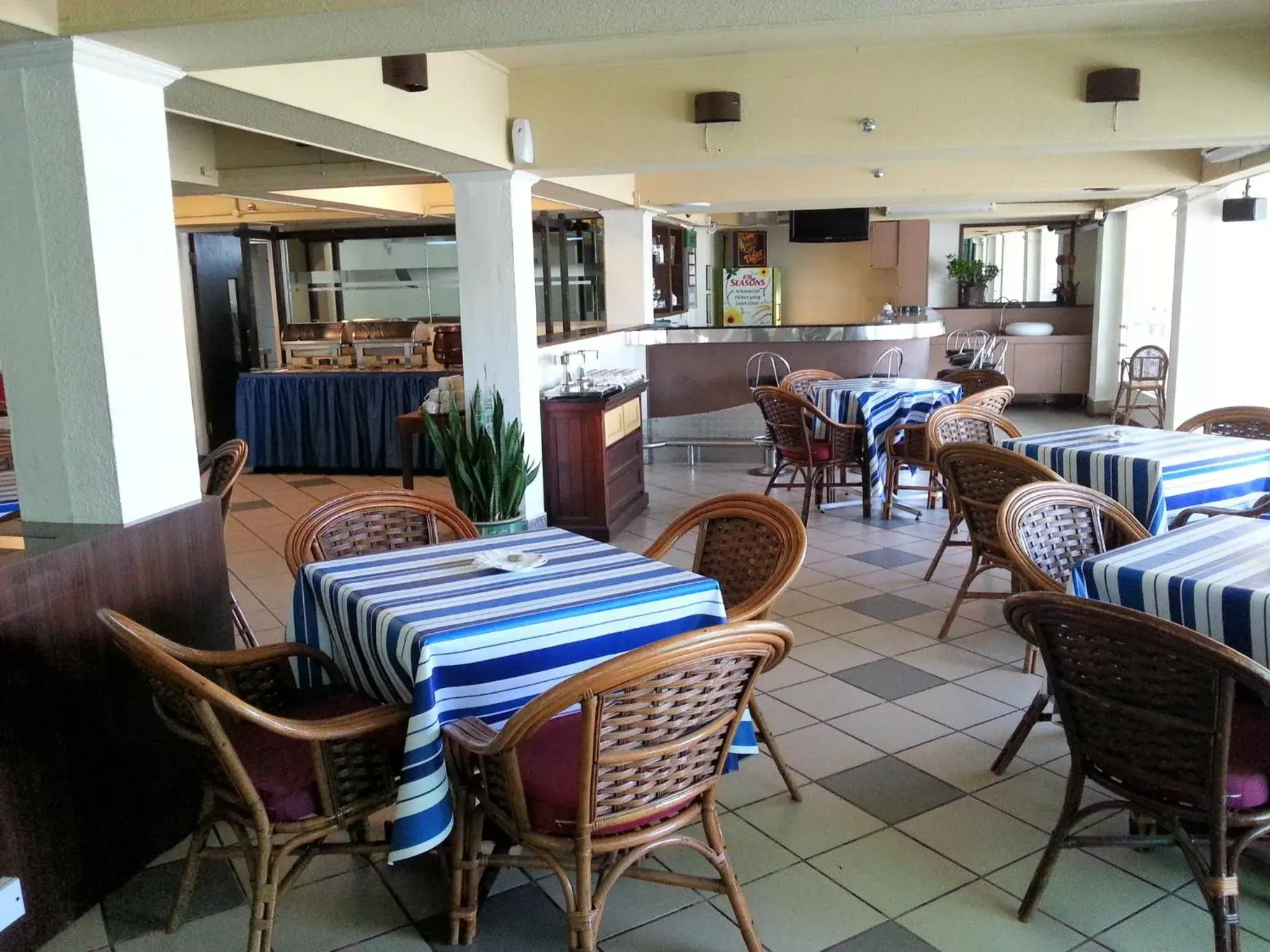 Restaurant/Places to Eat in Pacific Orient Hotel