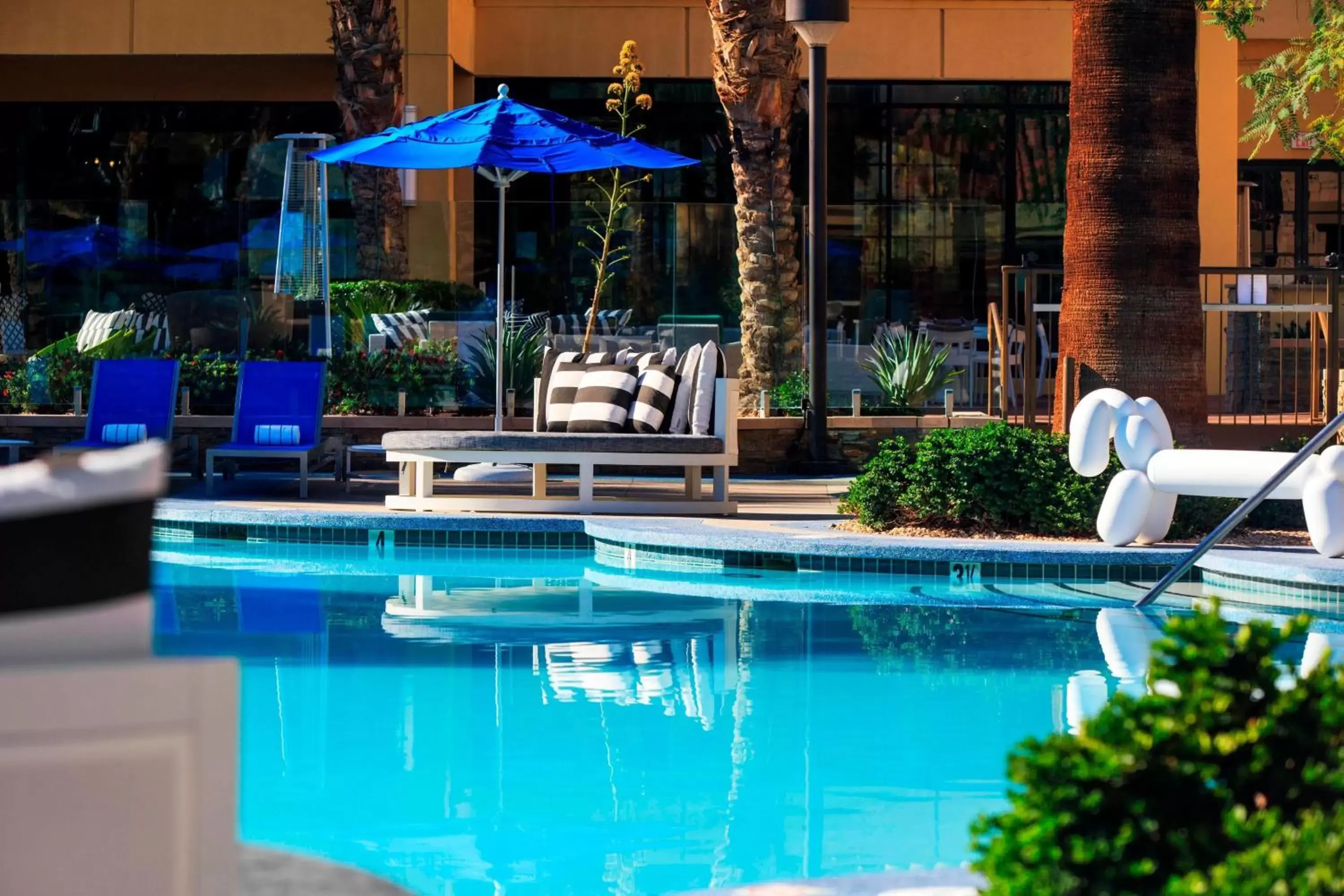 Swimming Pool in Renaissance Palm Springs Hotel