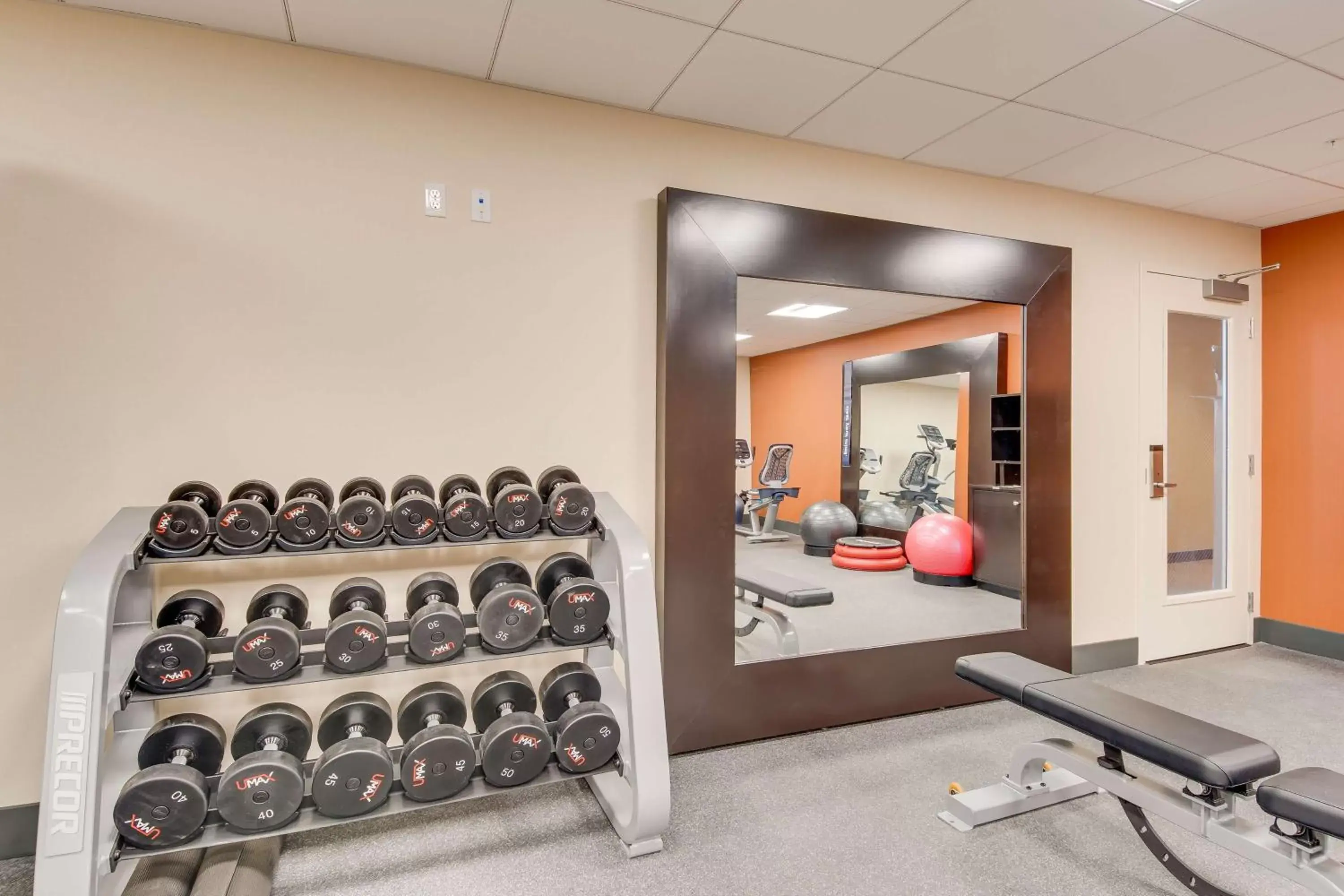 Fitness centre/facilities, Fitness Center/Facilities in Hampton Inn & Suites Los Angeles - Glendale