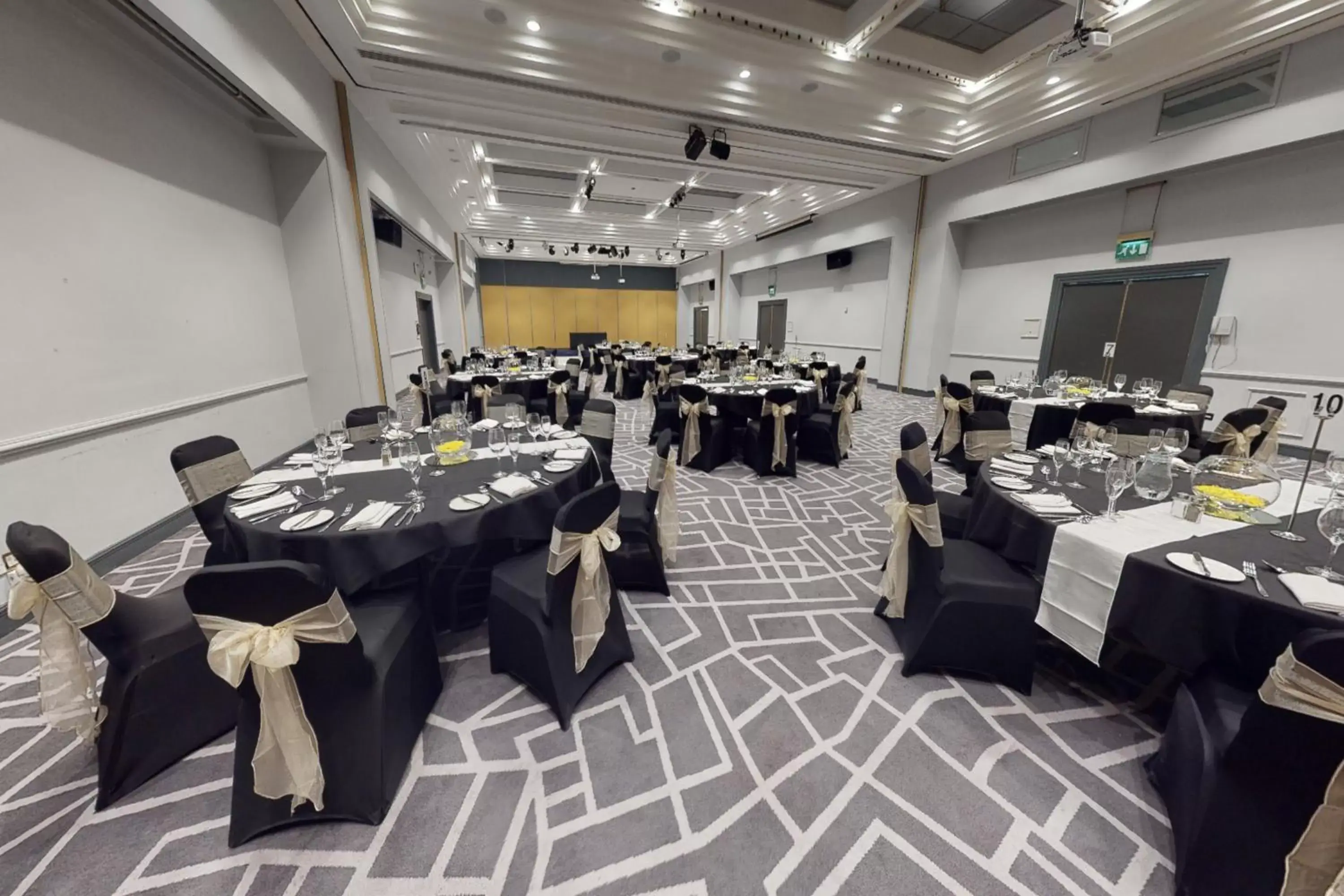 Banquet/Function facilities, Restaurant/Places to Eat in Village Hotel Swindon