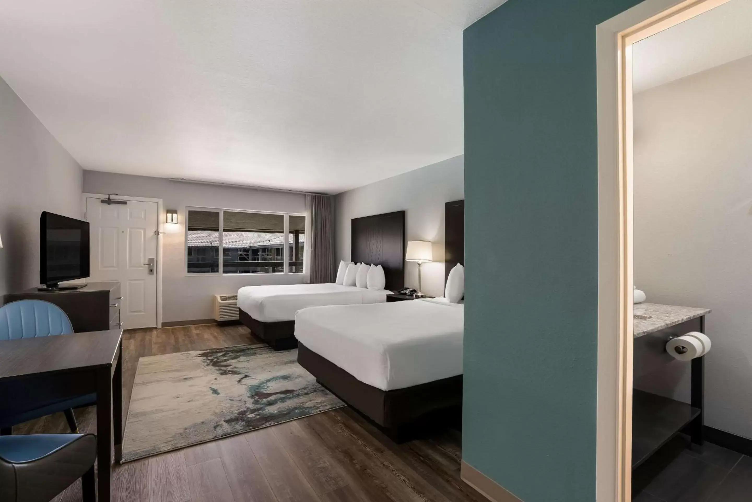 Bedroom in Richland Riverfront Hotel, Ascend Hotel Collection