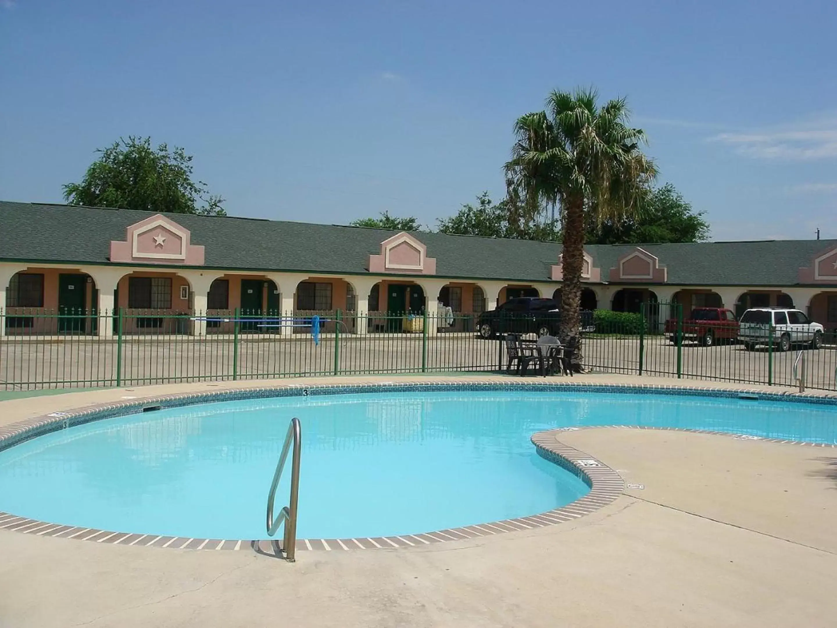 Swimming Pool in Executive Inn Hondo