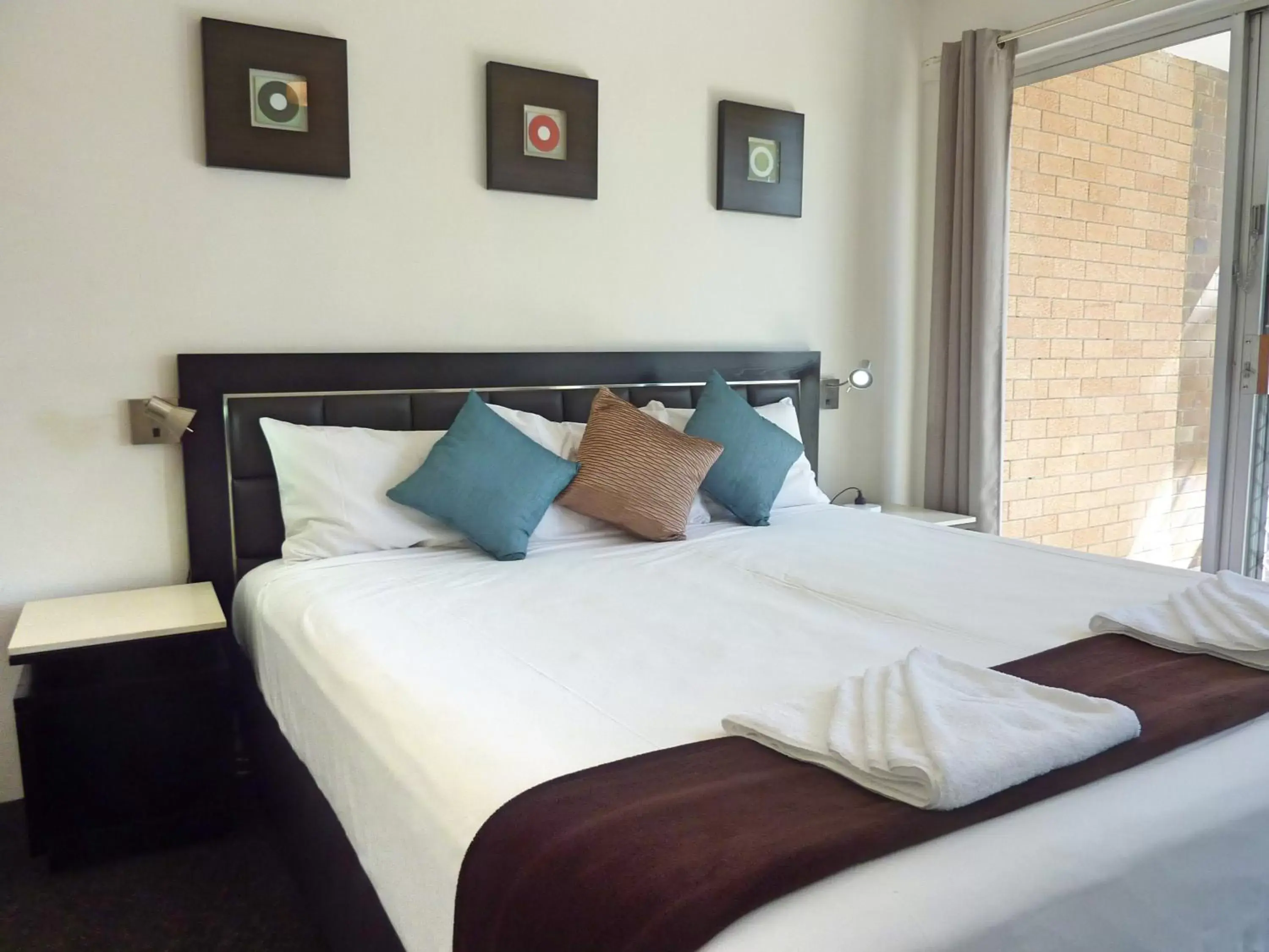Bed in Jadran Motel & El Jays Holiday Lodge