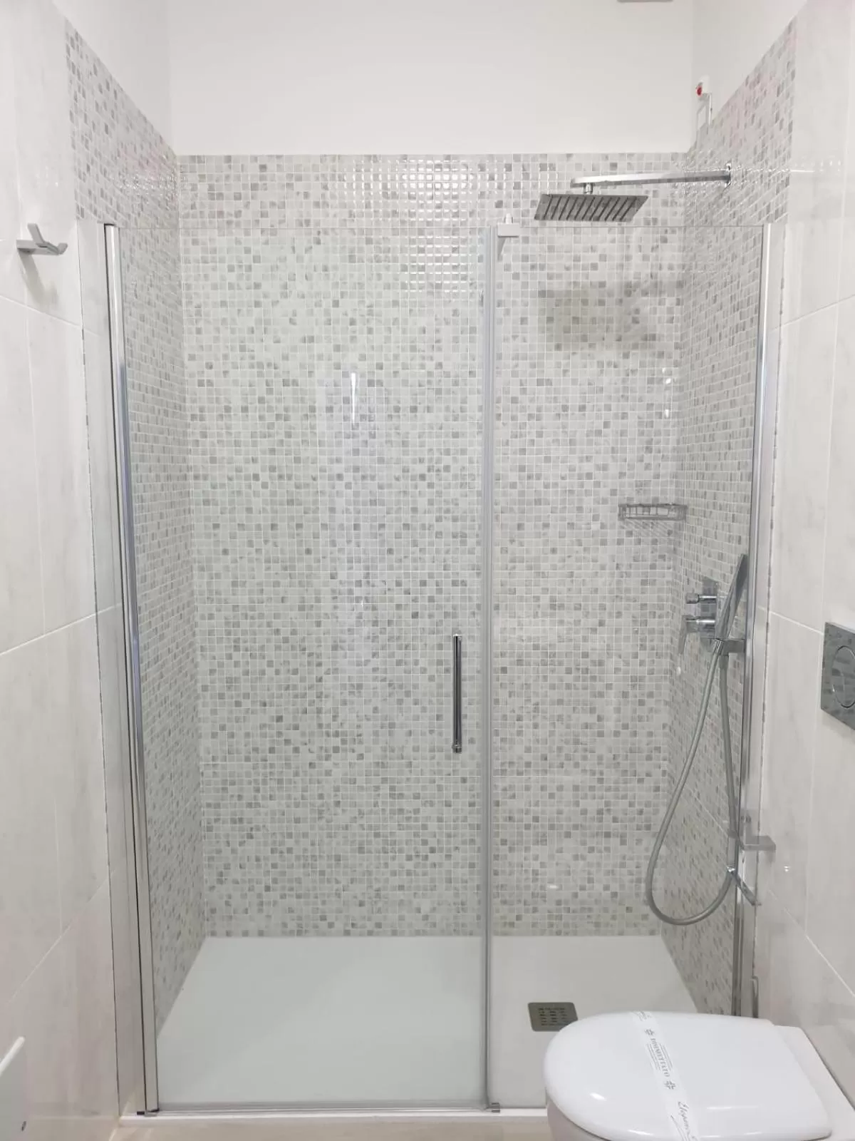Shower in Hotel Aurora