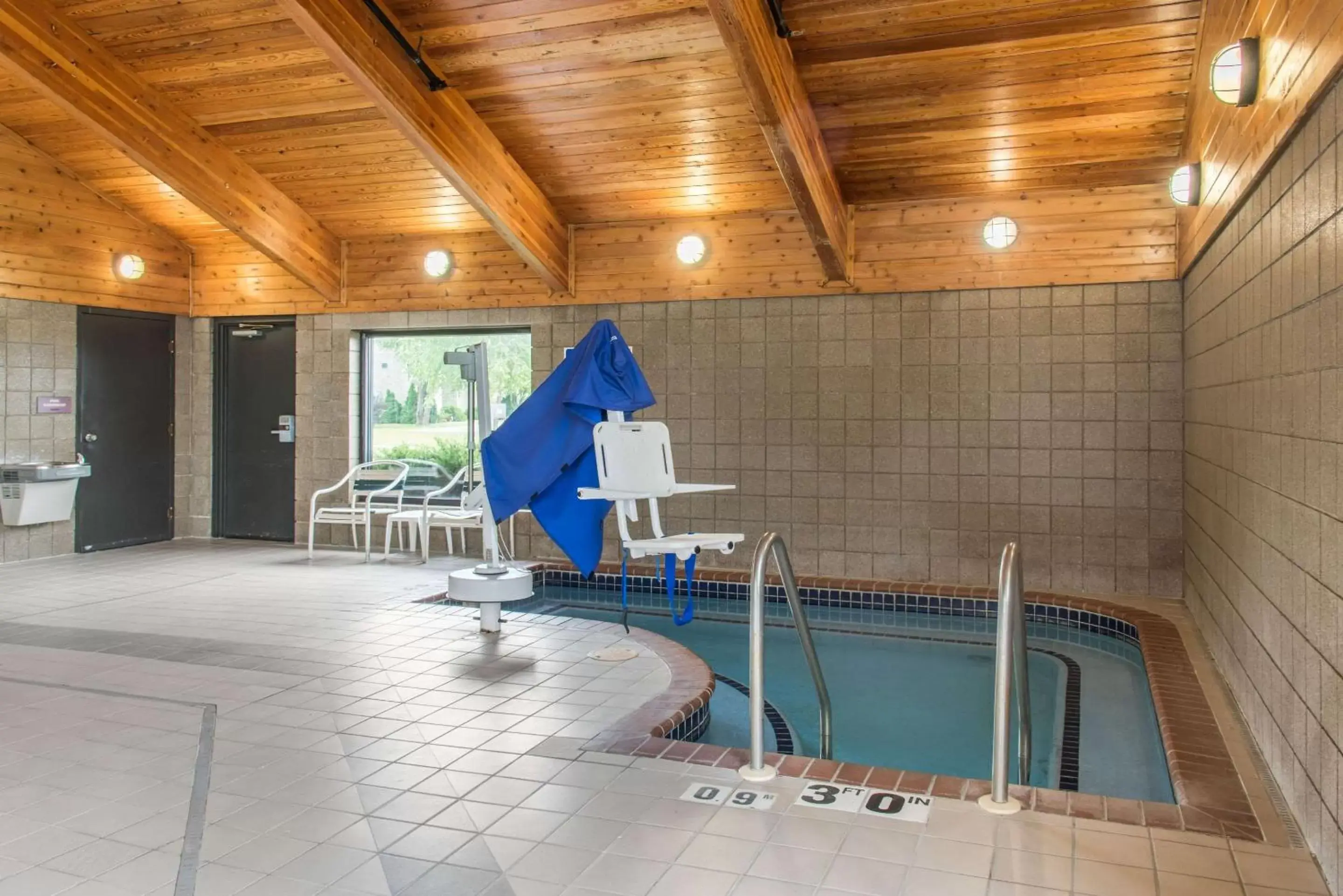 Swimming Pool in Quality Inn near Medical Center