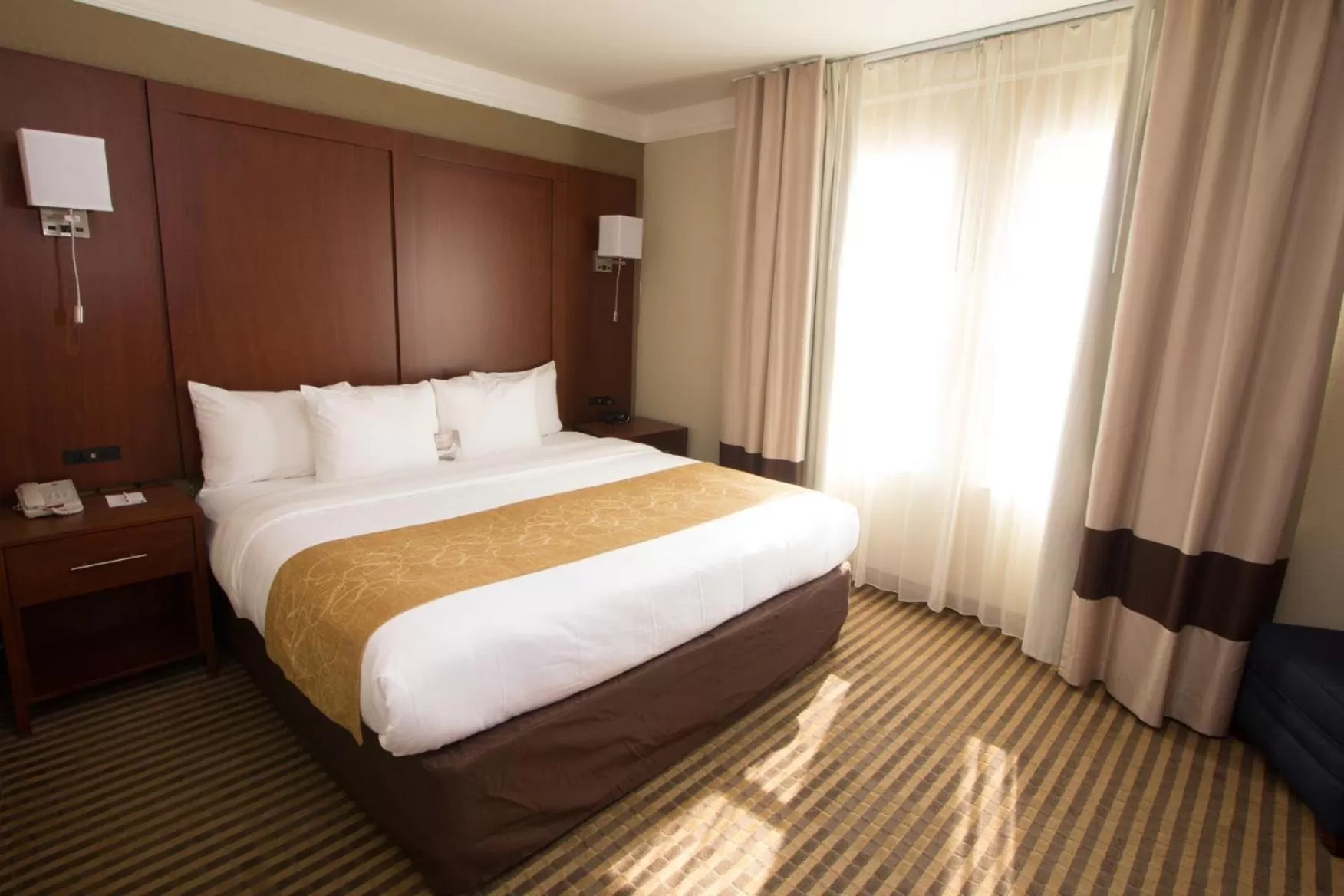 King Suite - Accessible/Non-Smoking in Comfort Suites Visalia - Convention Center