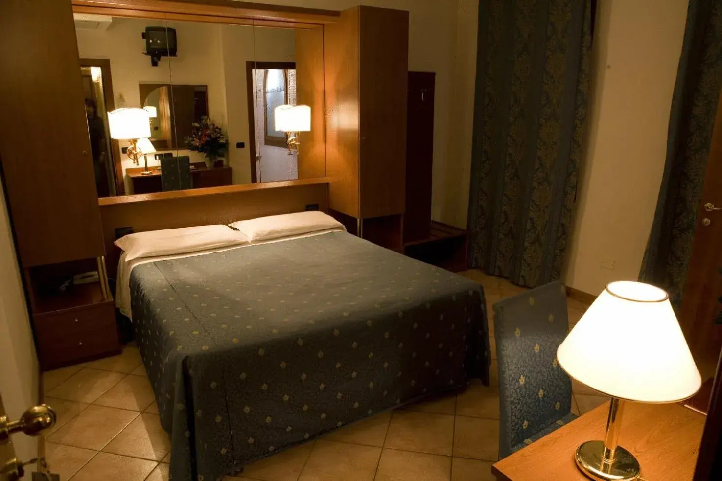 Photo of the whole room, Bed in Hotel Cris