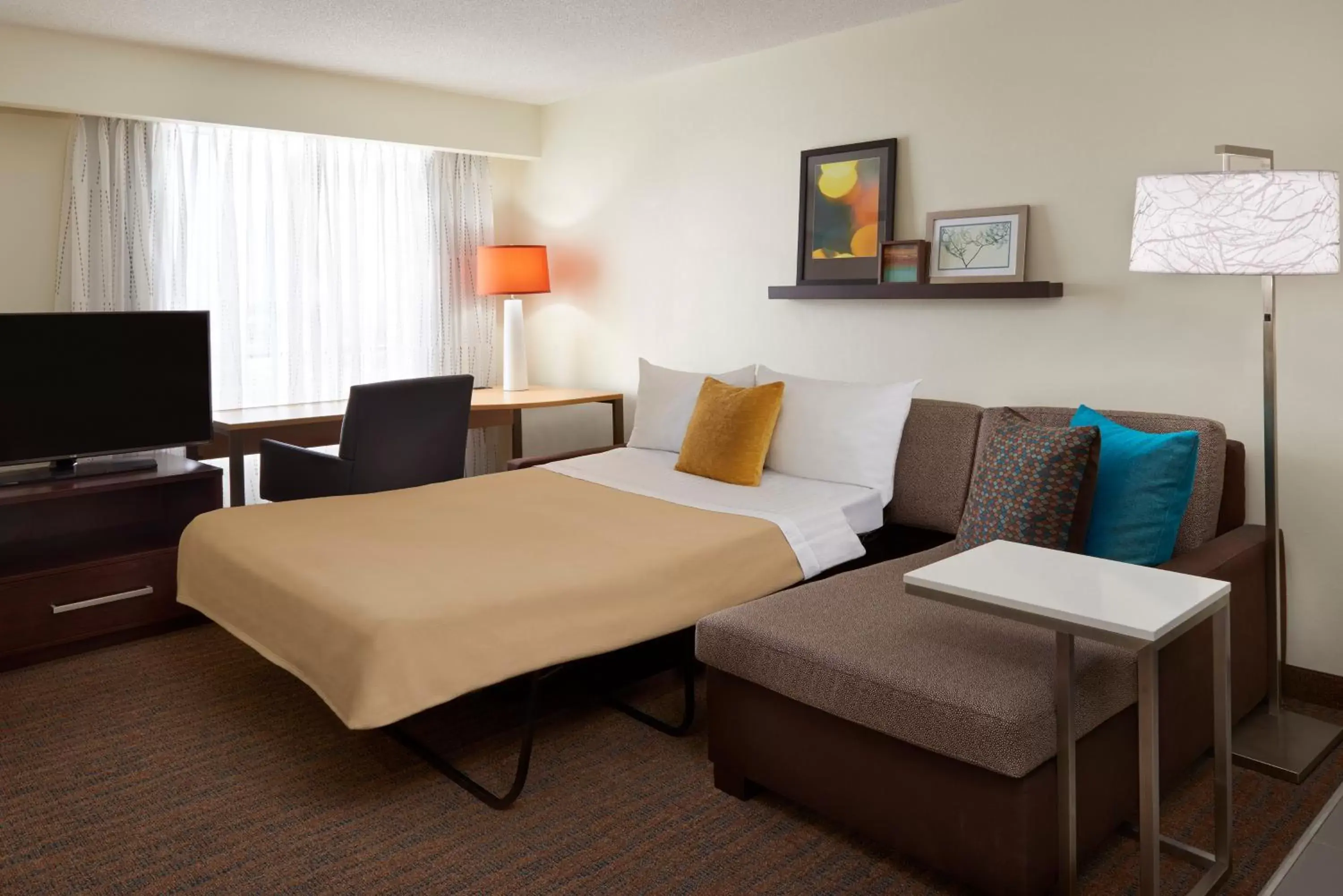 Bed, TV/Entertainment Center in Residence Inn by Marriott Toronto Airport