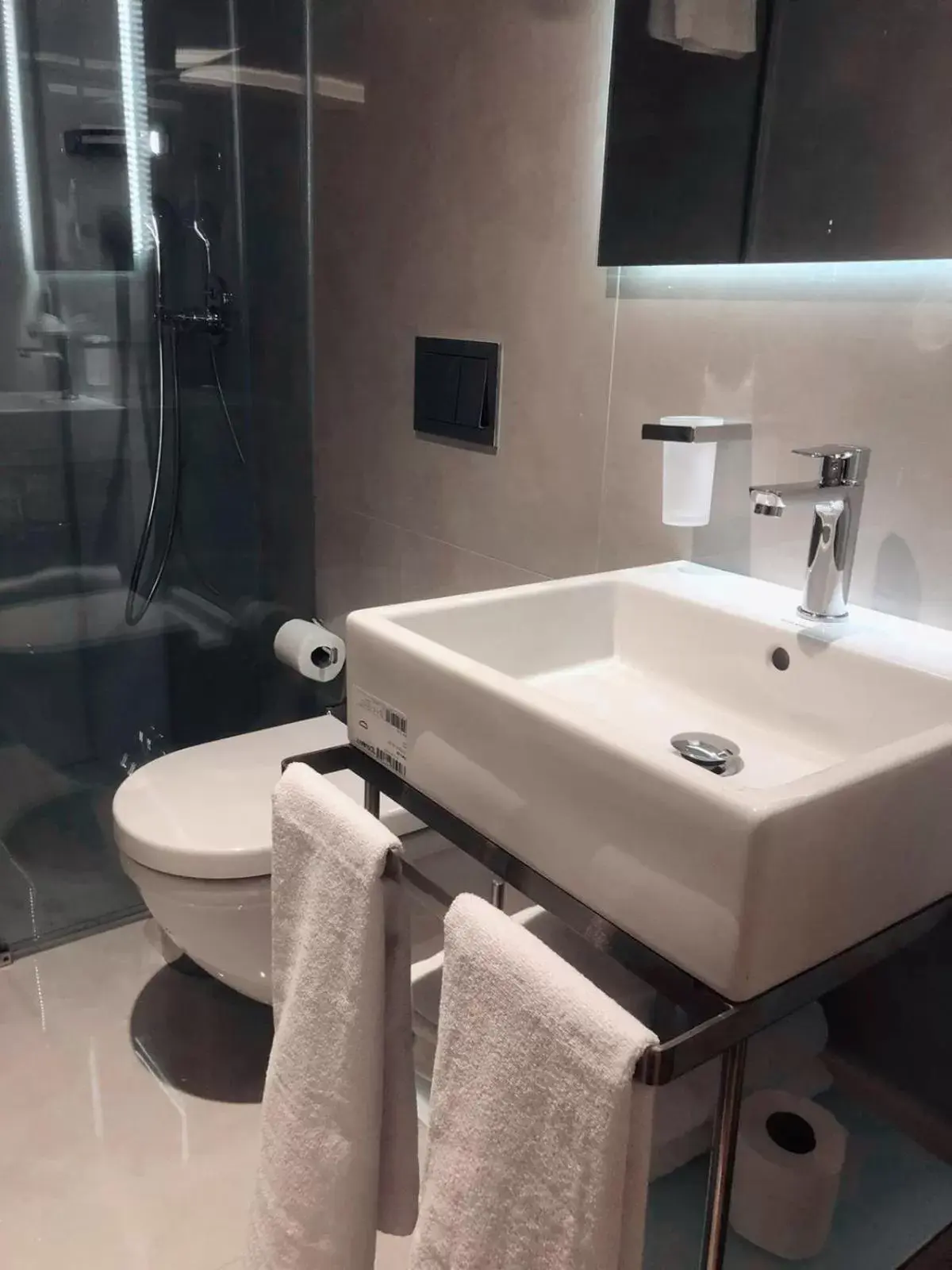 Bathroom in Lady Diana Hotel